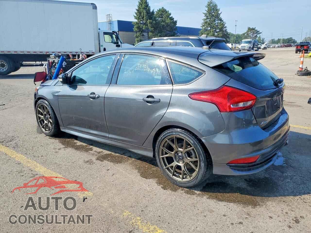 FORD FOCUS 2018 - 1FADP3L94JL310828