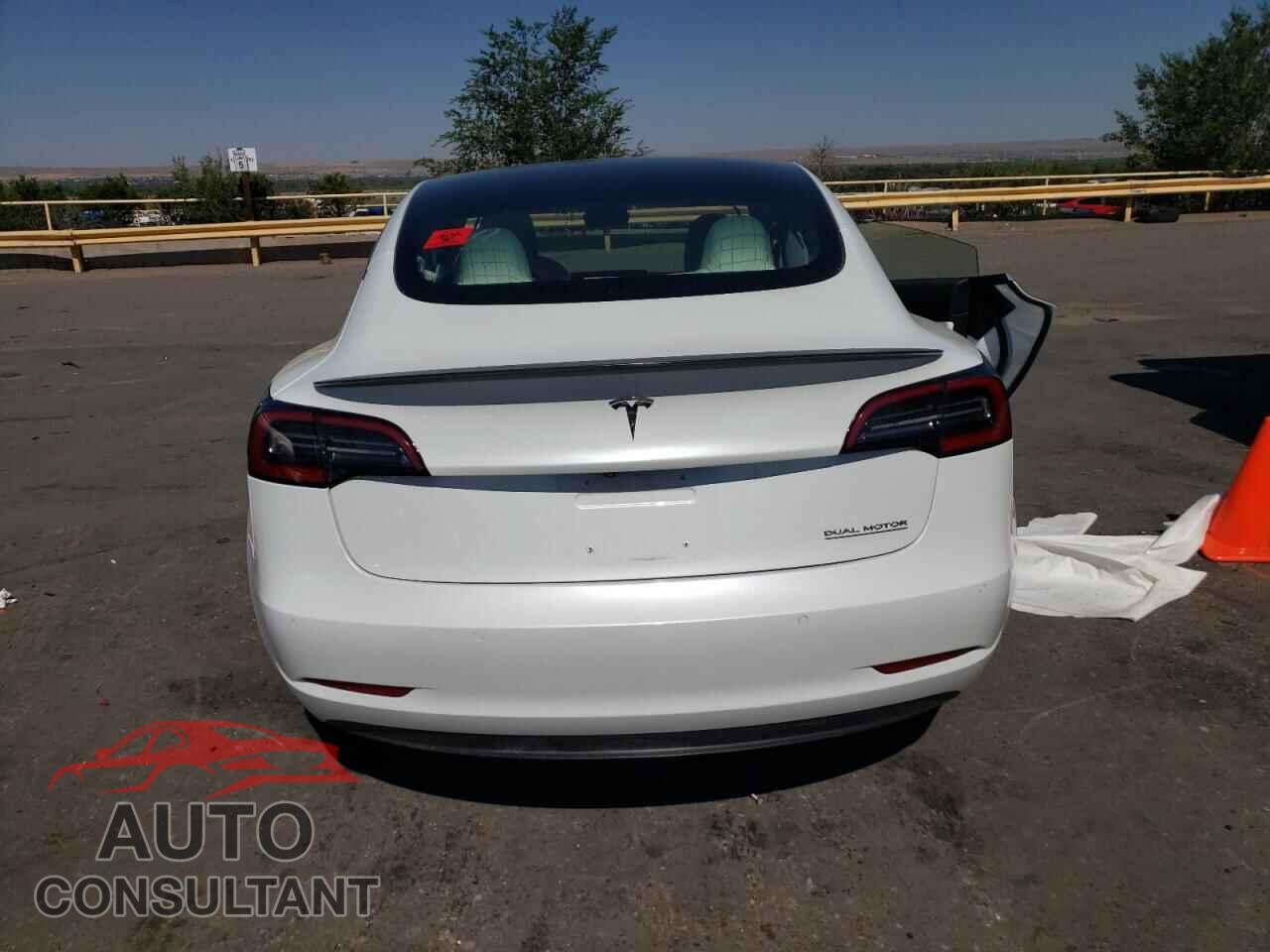 TESLA MODEL 3 2018 - 5YJ3E1EB6JF081801