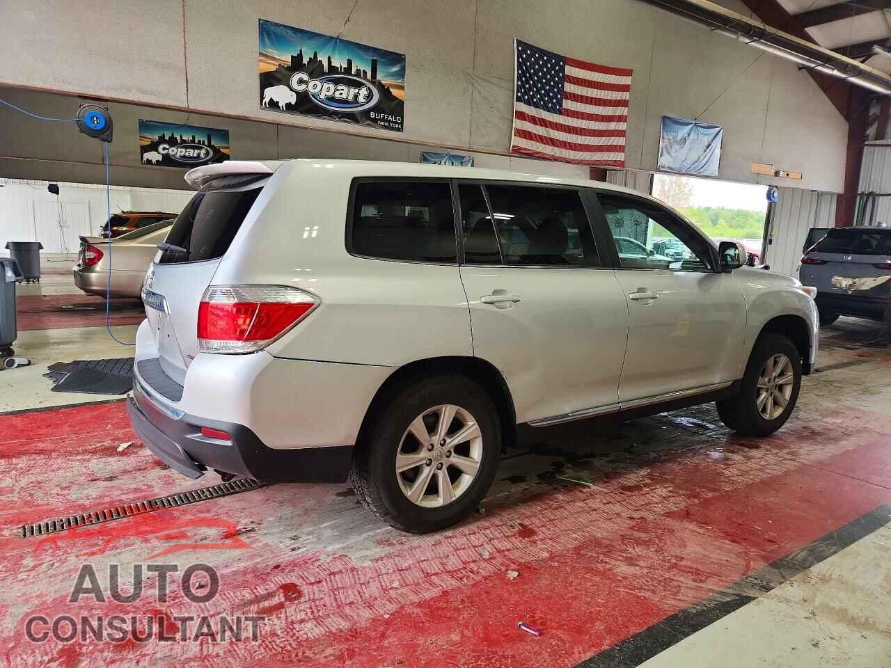 TOYOTA HIGHLANDER 2013 - 5TDBK3EH8DS192614