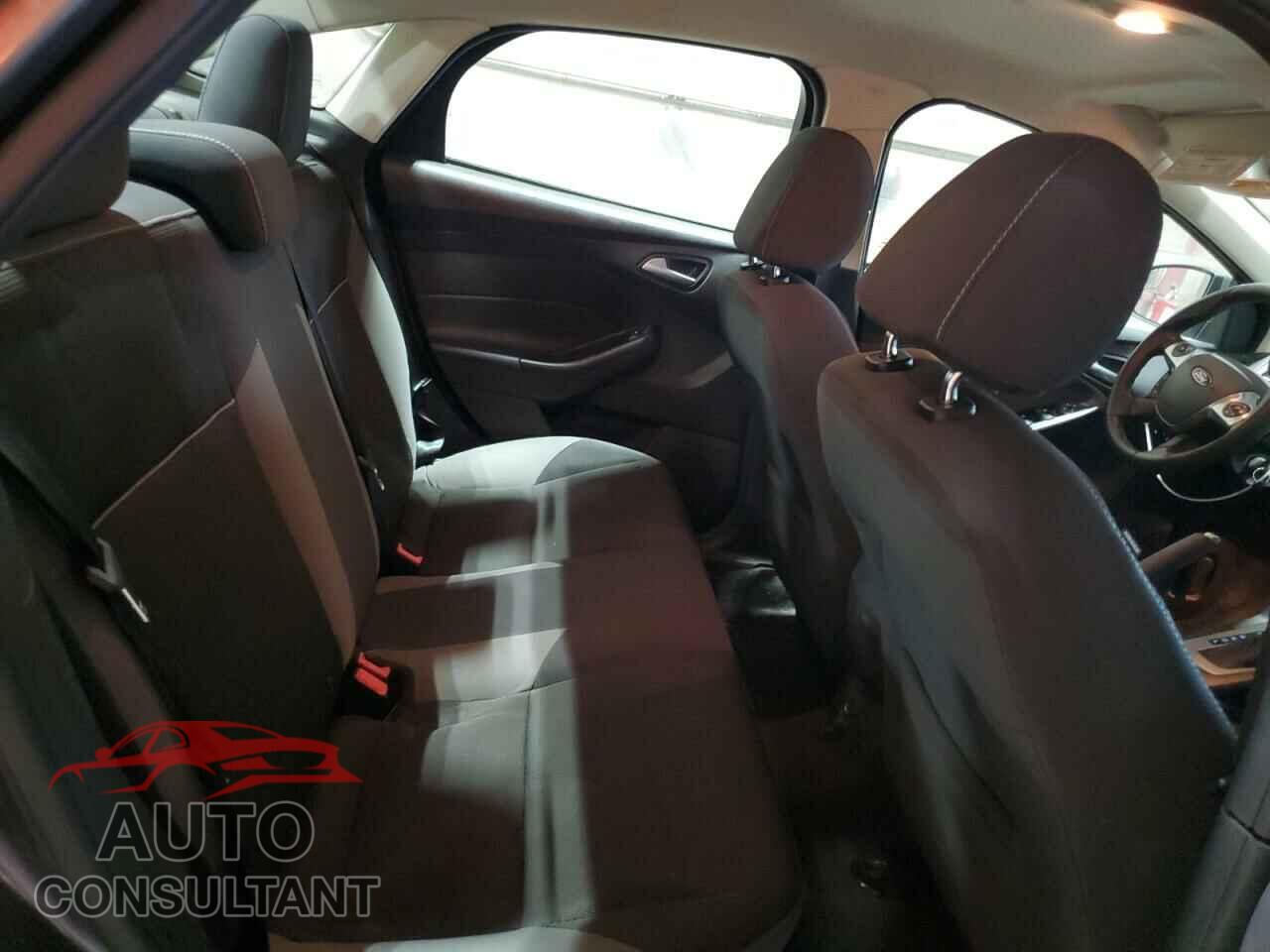 FORD FOCUS 2014 - 1FADP3F2XEL355275