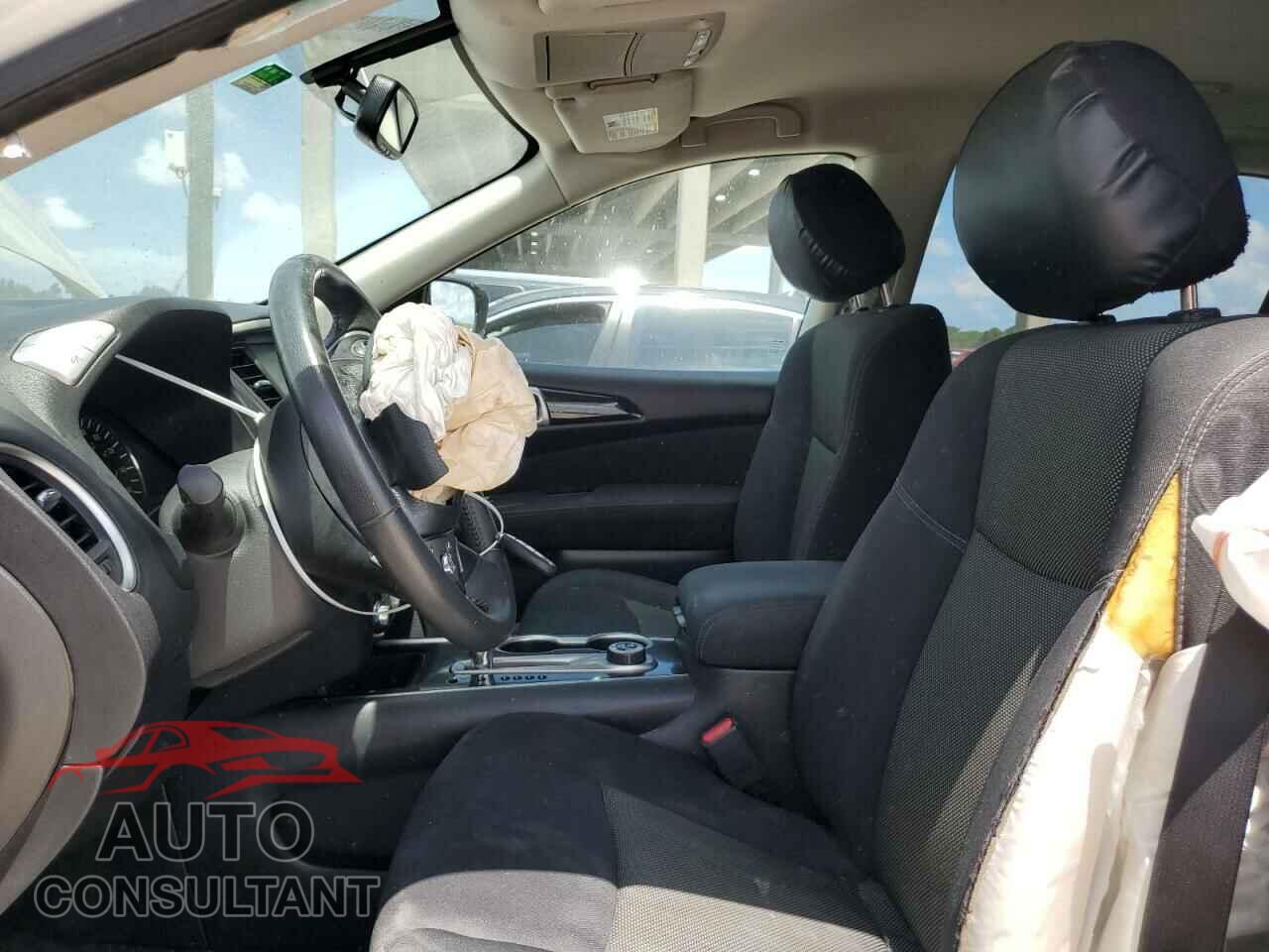 NISSAN PATHFINDER 2017 - 5N1DR2MM9HC637202