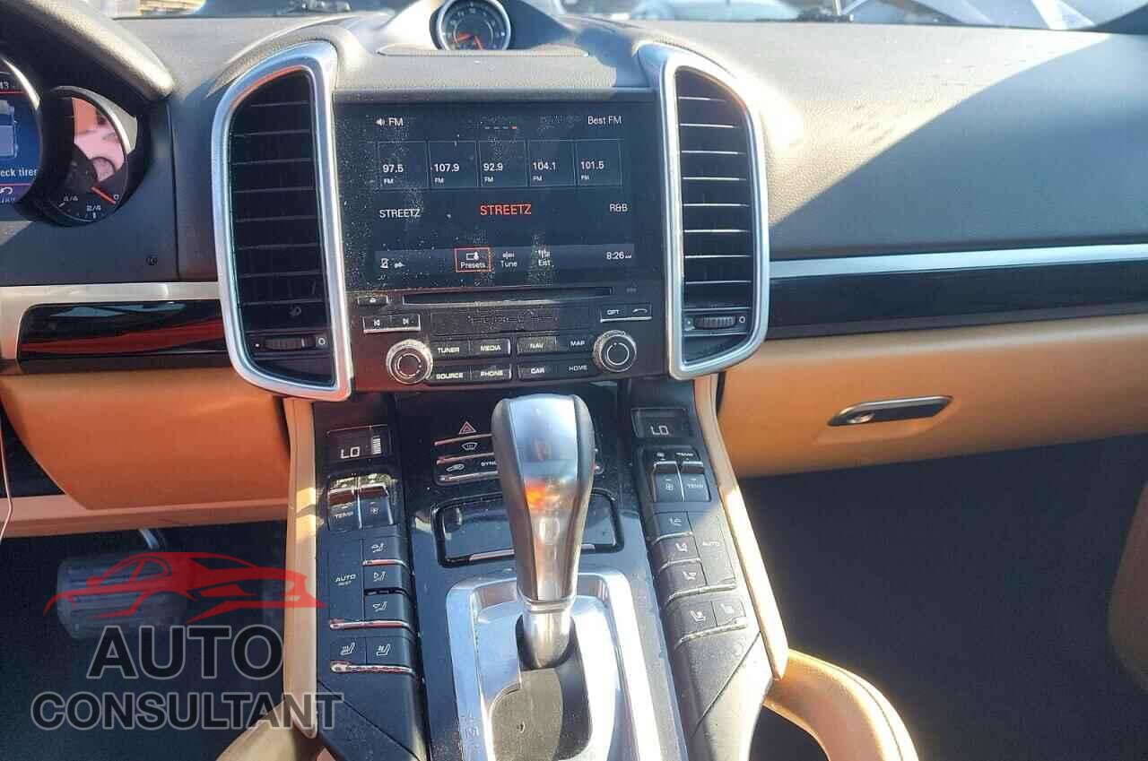 PORSCHE CAYENNE 2018 - WP1AA2A25JKA03753