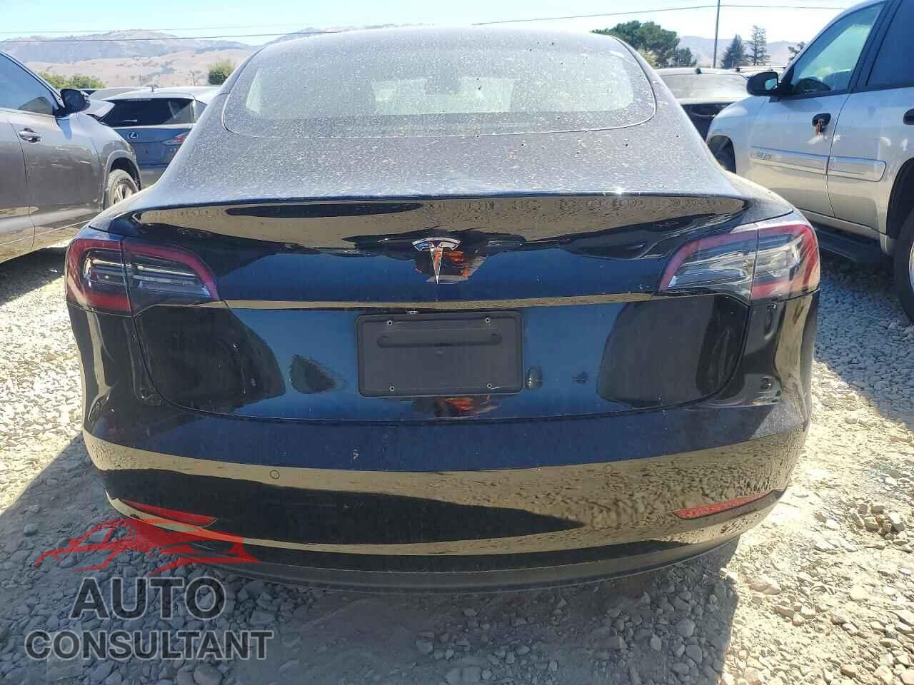 TESLA MODEL 3 2019 - 5YJ3E1EB4KF384884