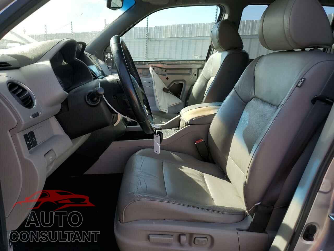 HONDA PILOT 2011 - 5FNYF4H98BB013577