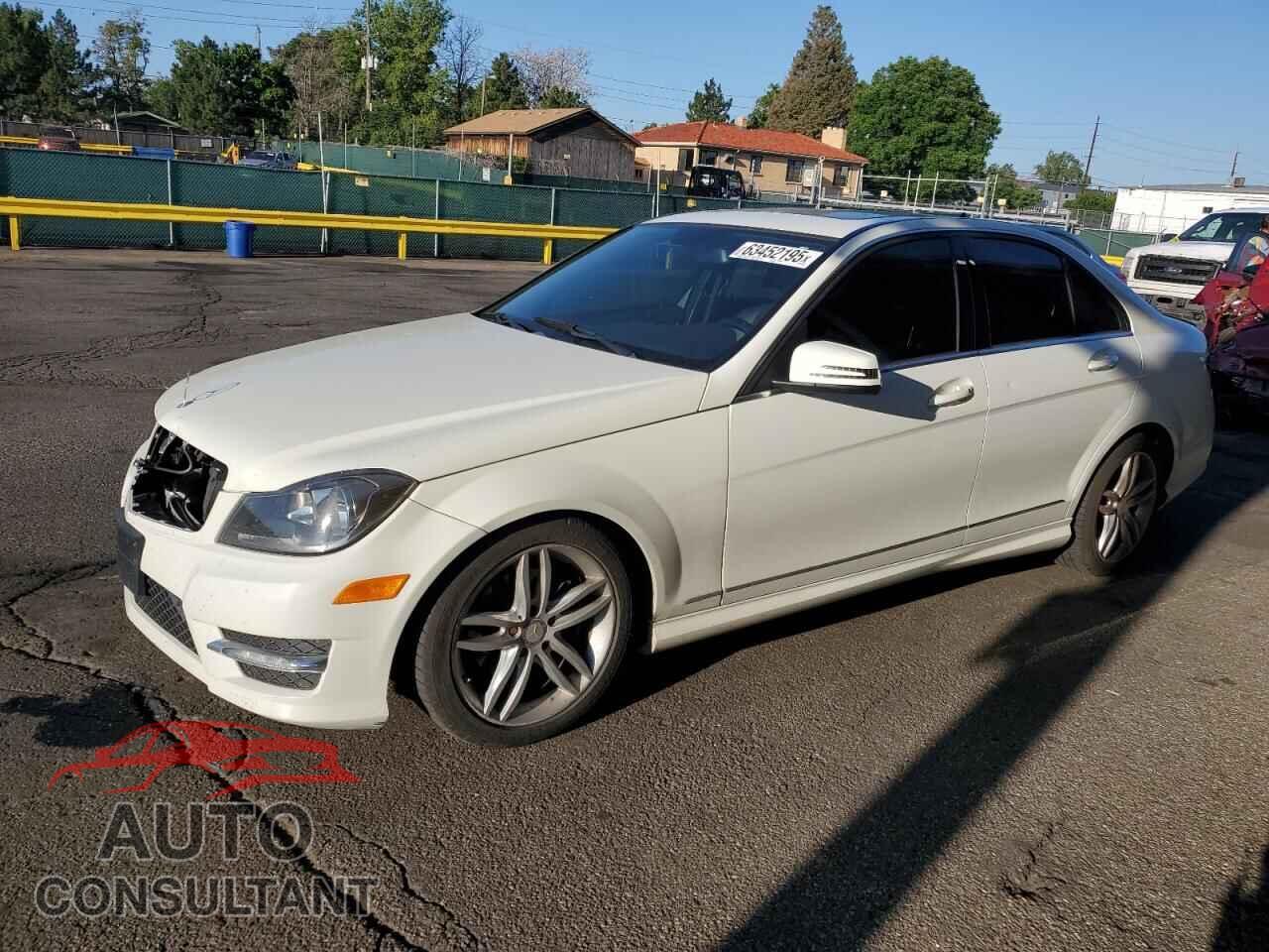 MERCEDES-BENZ C-CLASS 2012 - WDDGF8BB6CR228584