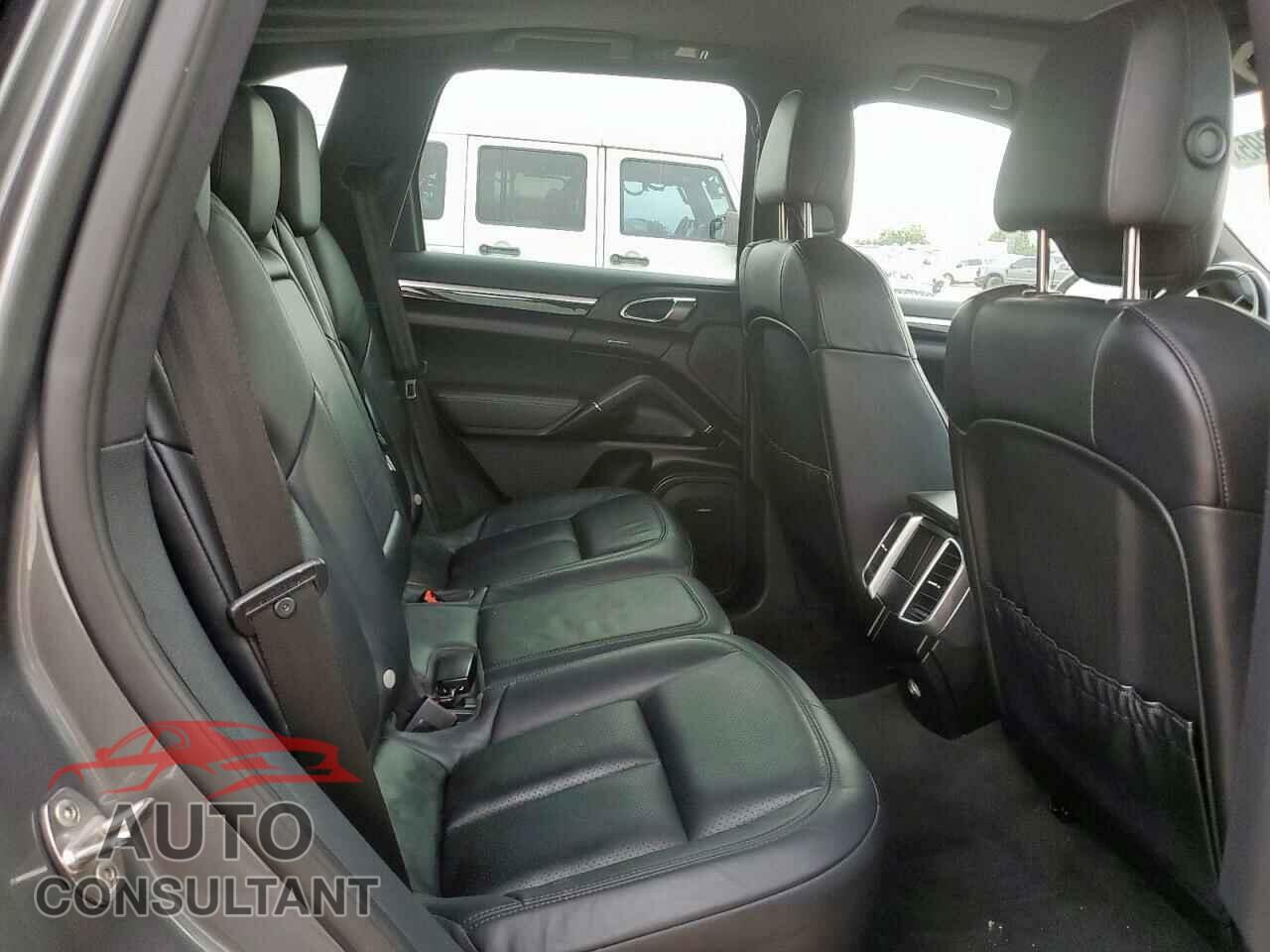 PORSCHE CAYENNE 2016 - WP1AA2A24GLA03925
