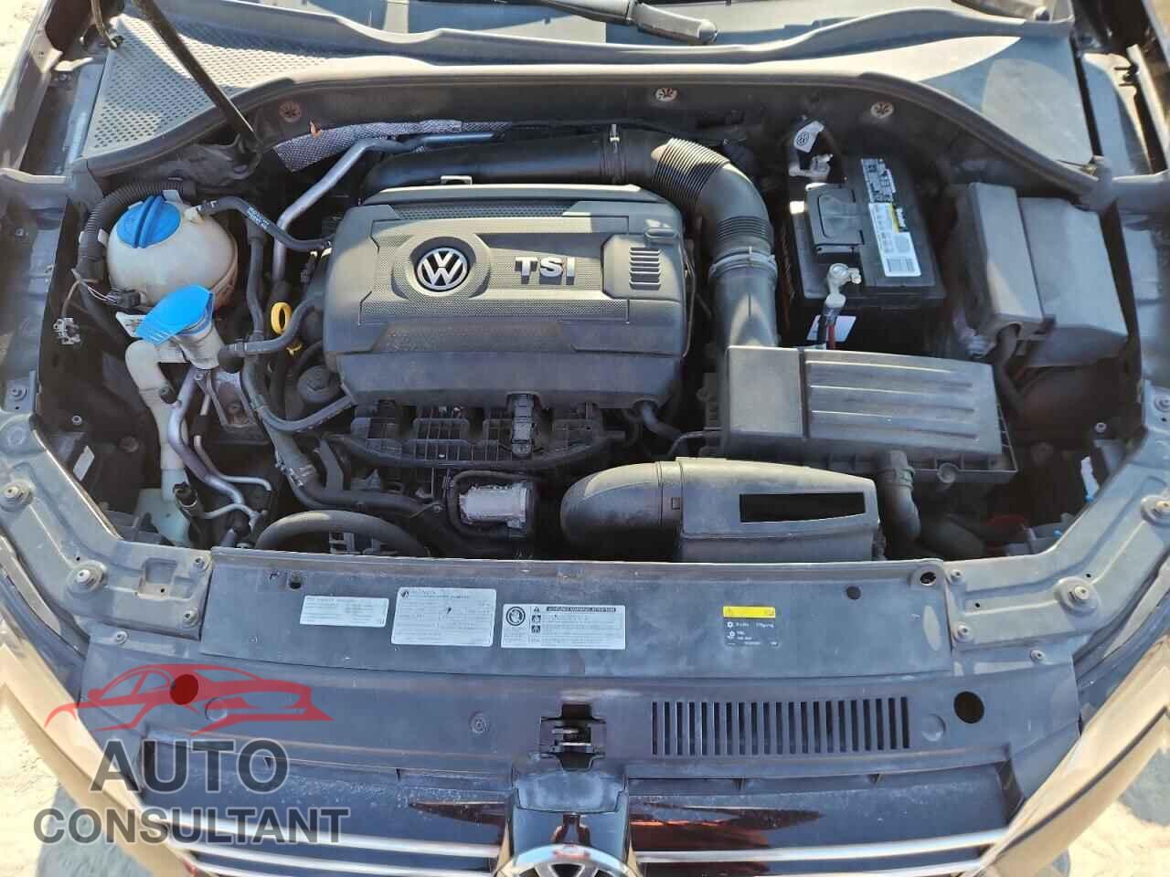 VOLKSWAGEN PASSAT 2015 - 1VWAT7A35FC003039