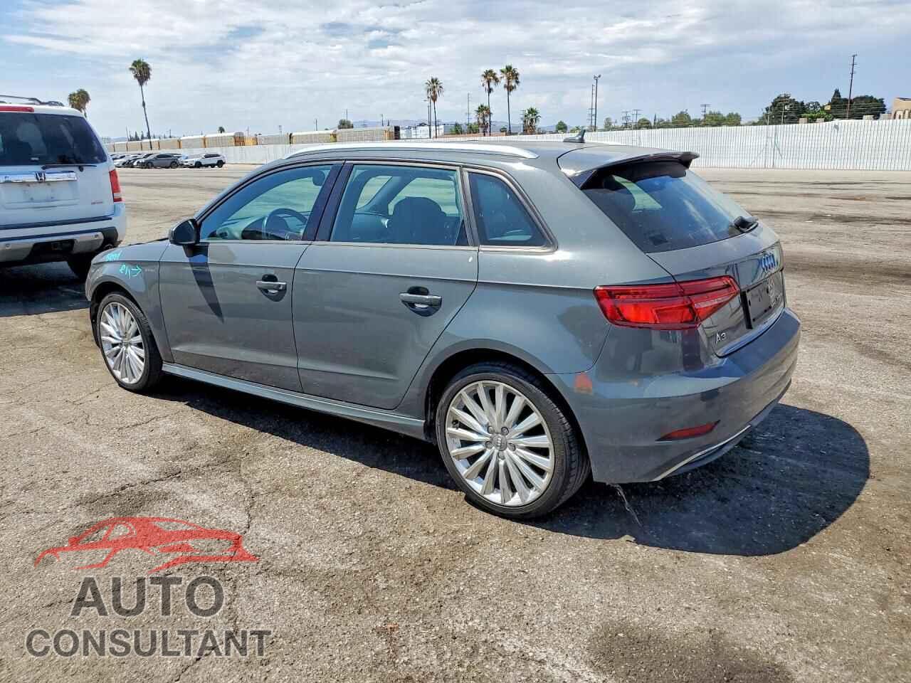 AUDI A3 2017 - WAUUPBFF9HA076193