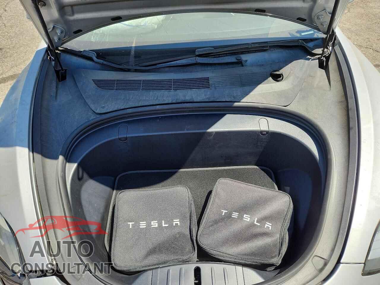 TESLA MODEL 3 2018 - 5YJ3E1EA4JF095347