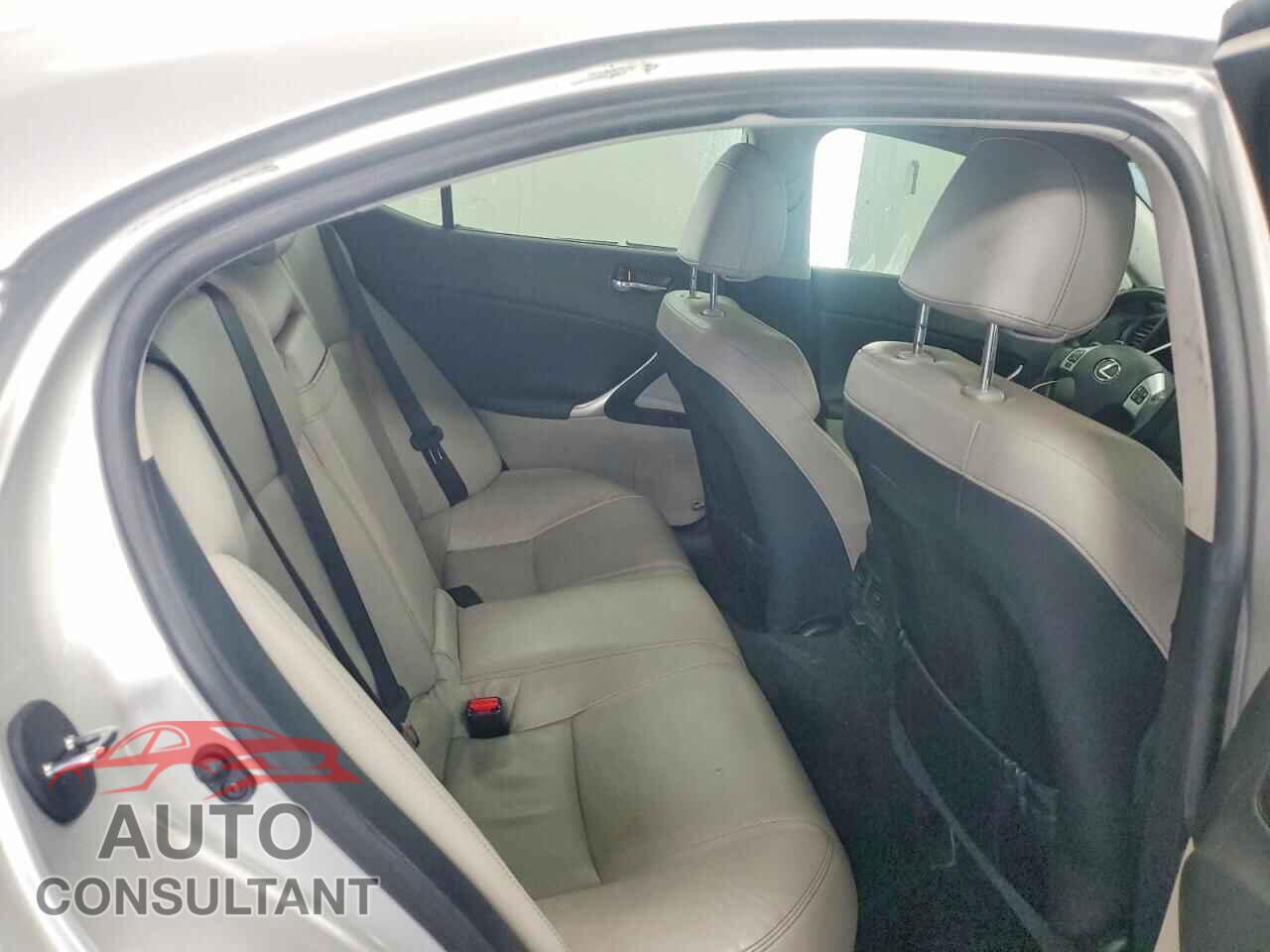 LEXUS IS 2011 - JTHBF5C23B5156670