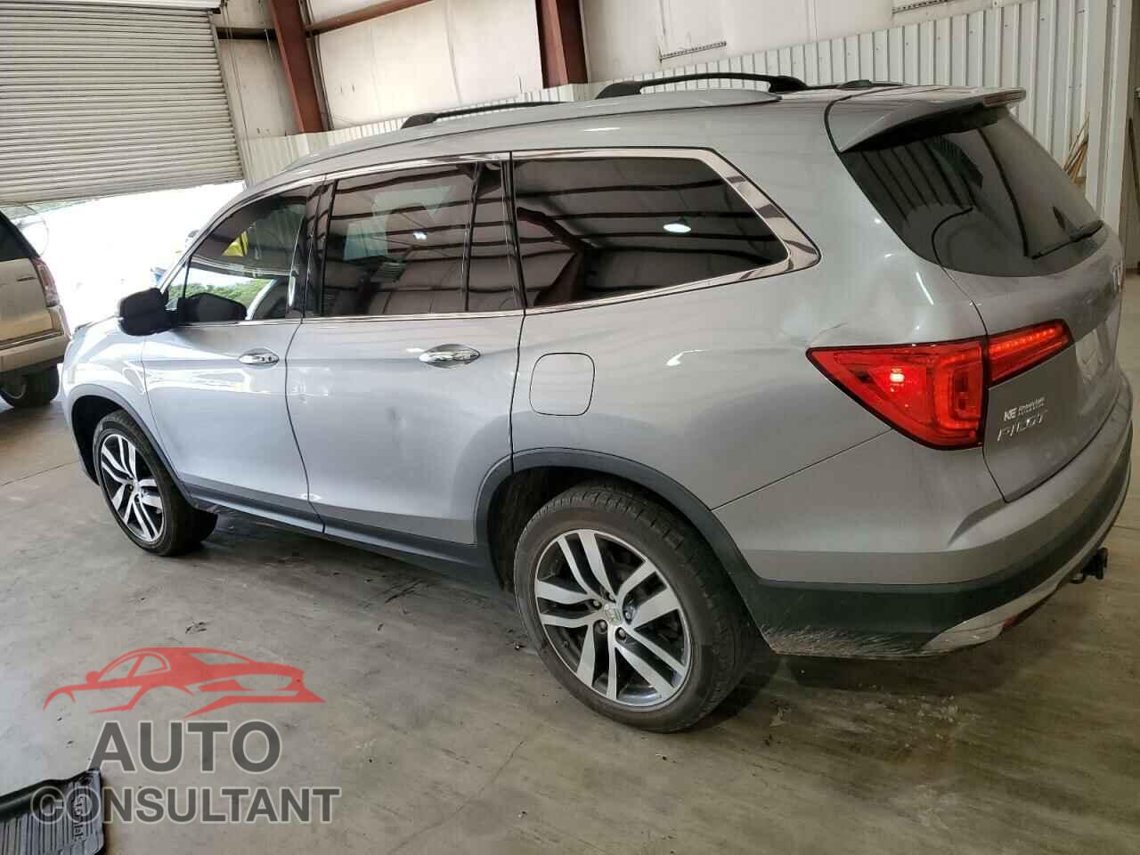 HONDA PILOT 2017 - 5FNYF6H97HB012893