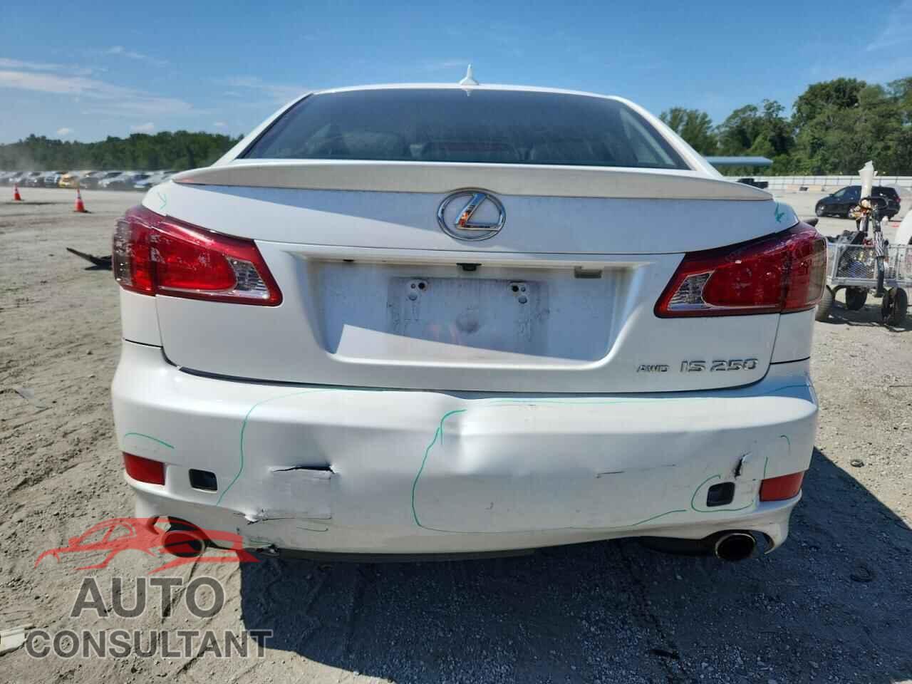 LEXUS IS 2011 - JTHCF5C27B2035260