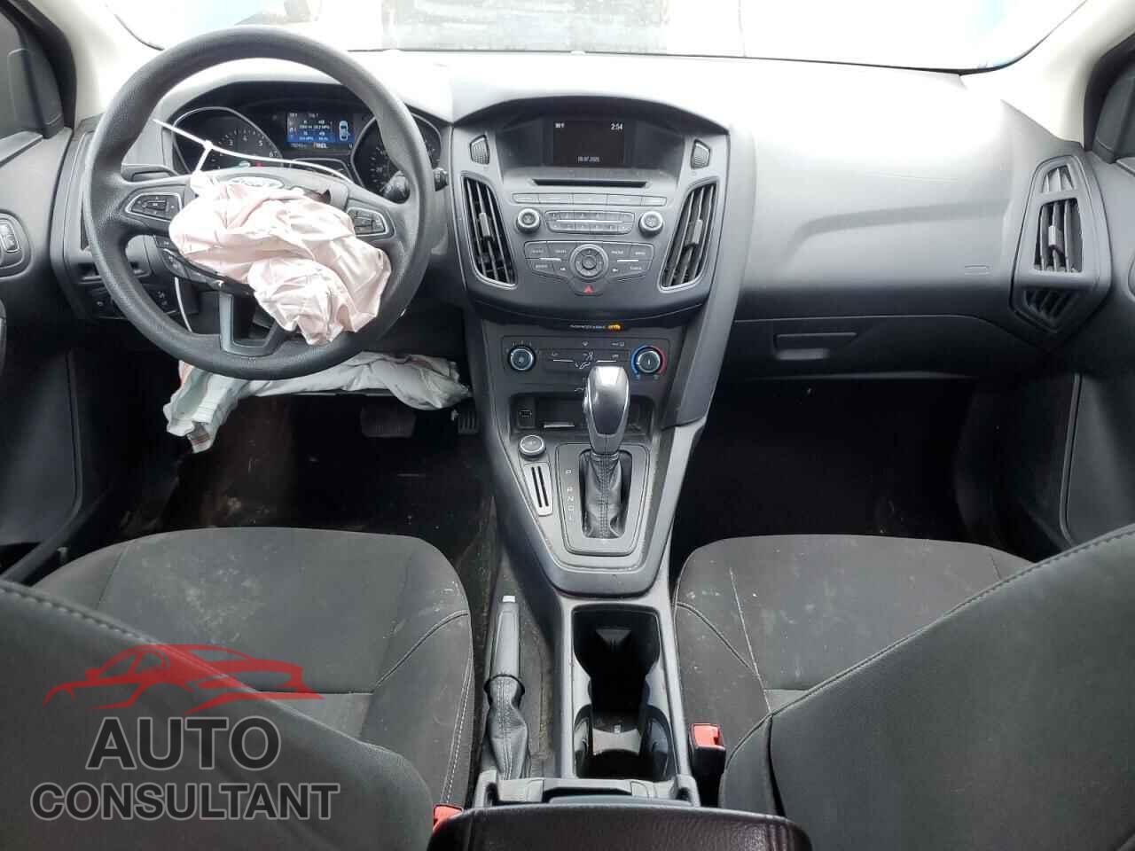 FORD FOCUS 2015 - 1FADP3K21FL287052
