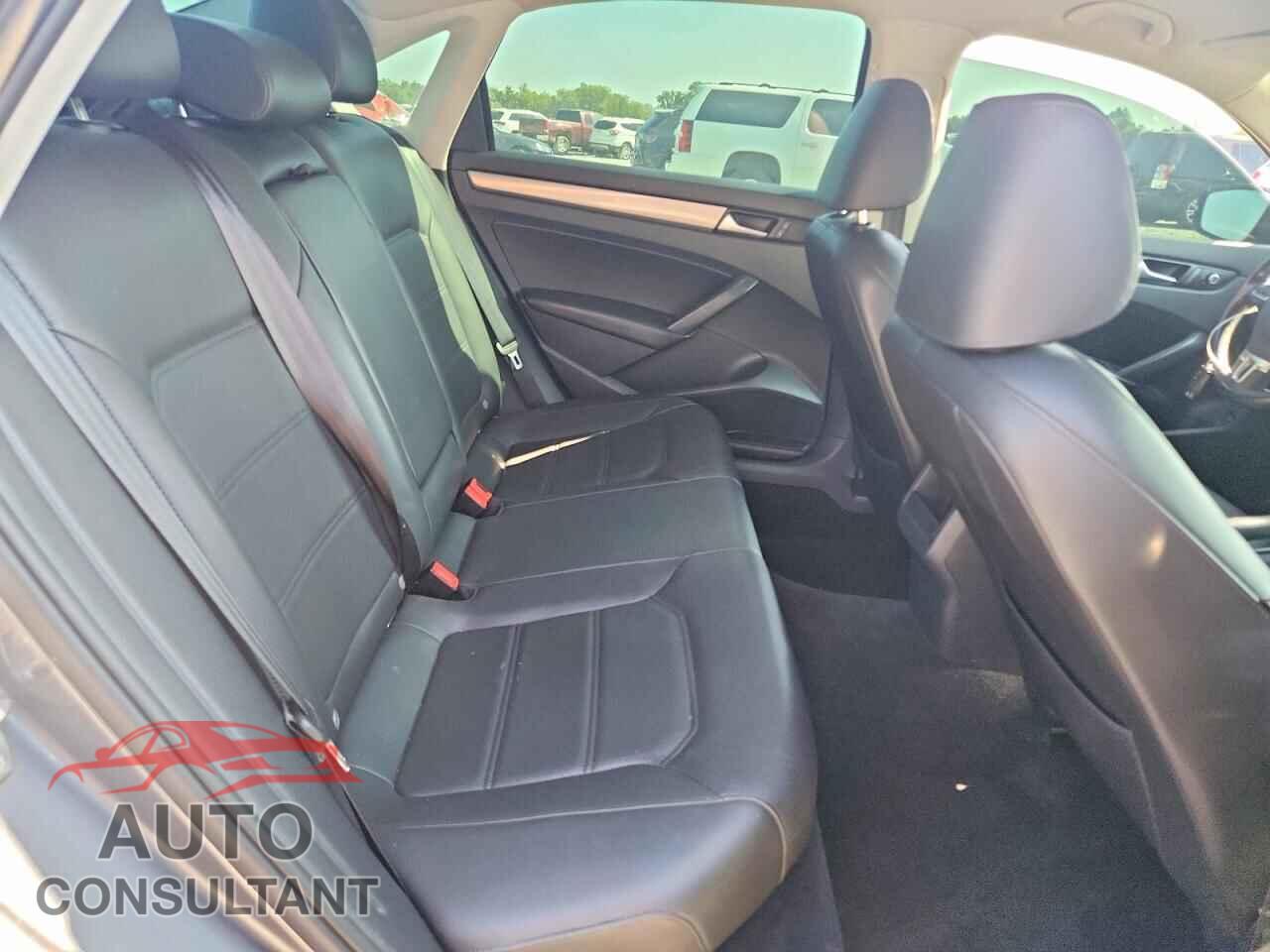 VOLKSWAGEN PASSAT 2015 - 1VWAT7A34FC111877