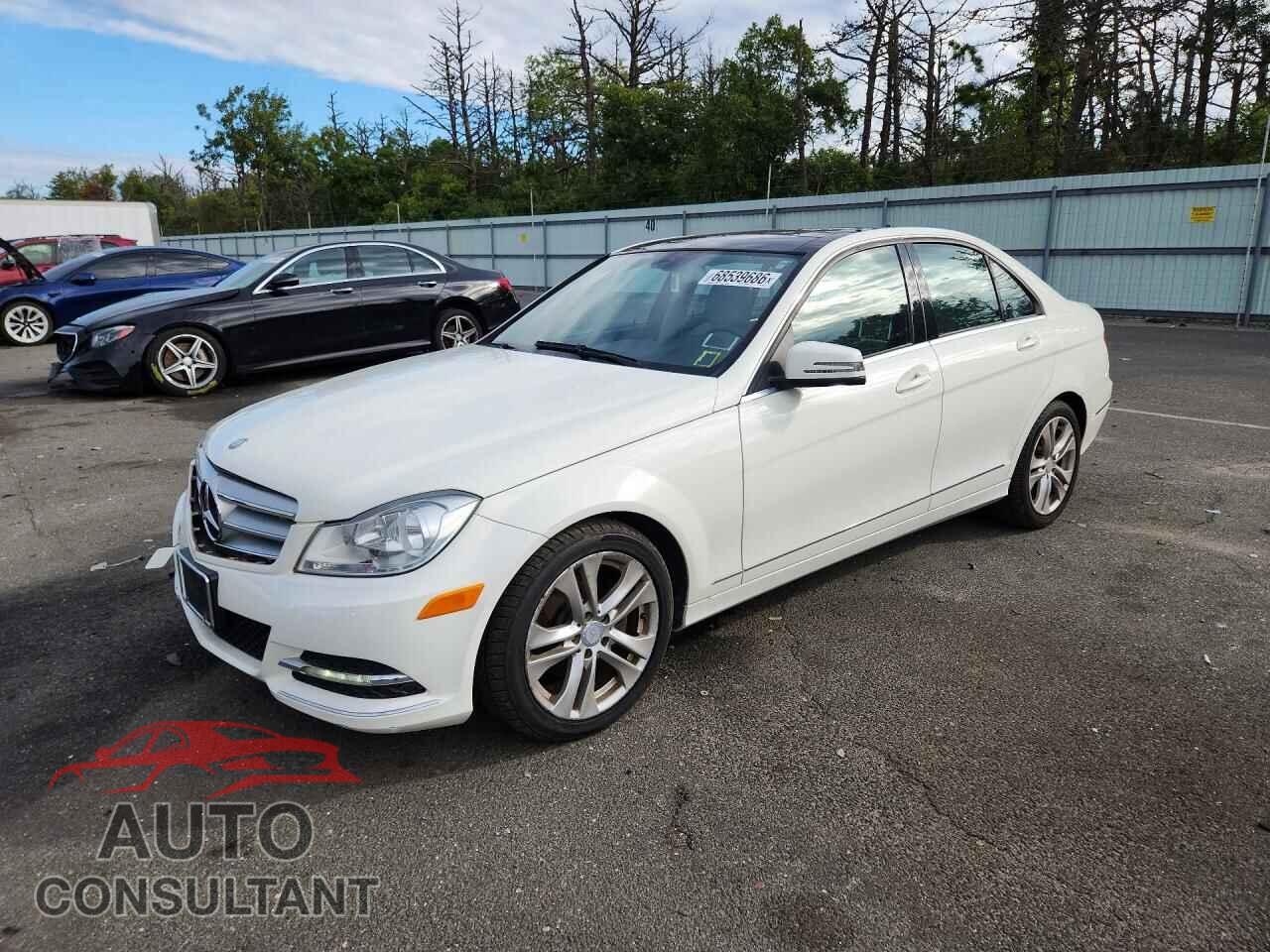 MERCEDES-BENZ C-CLASS 2012 - WDDGF8BB0CA650414