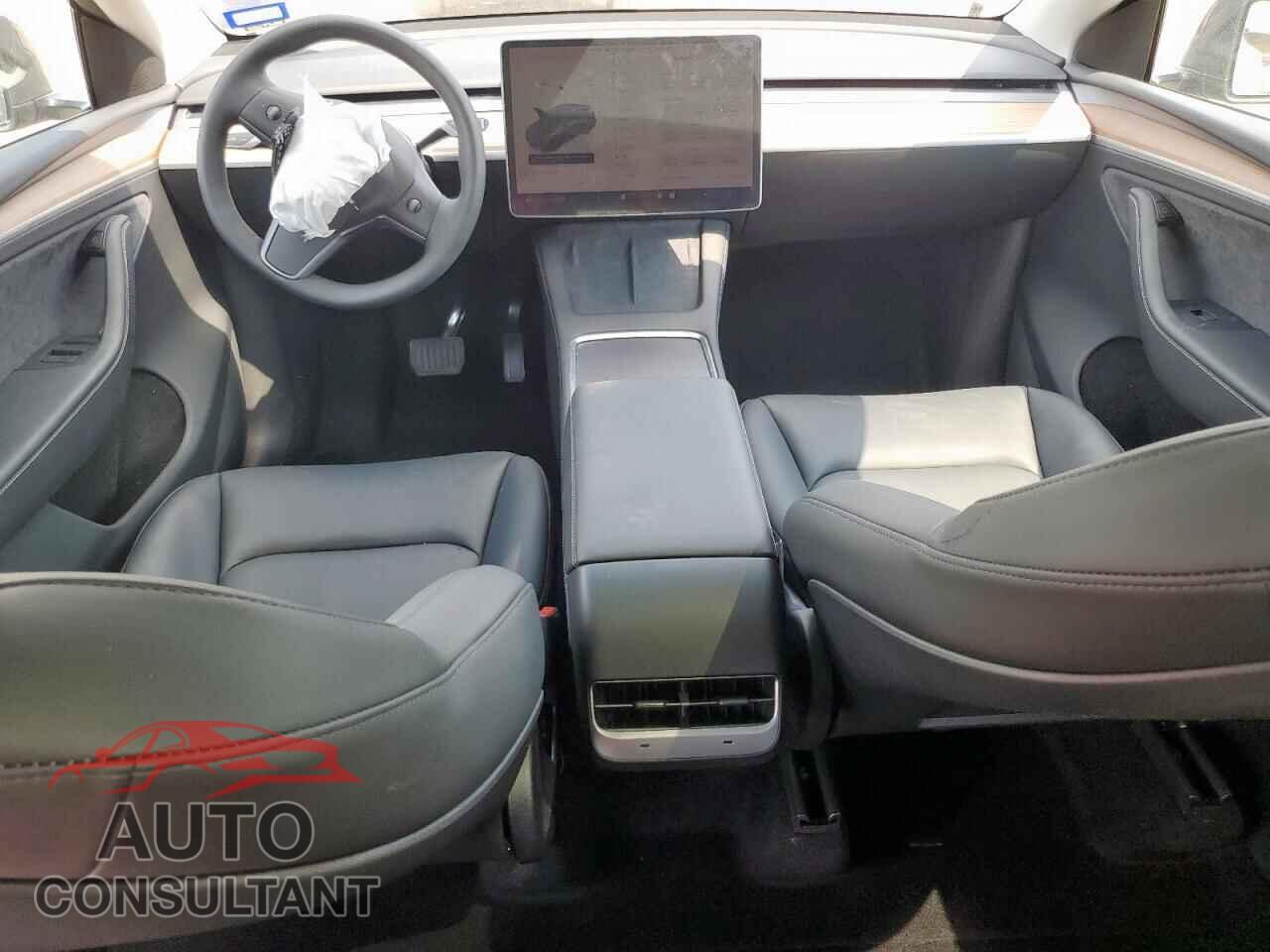 TESLA MODEL Y 2024 - 7SAYGDEE6RA303678