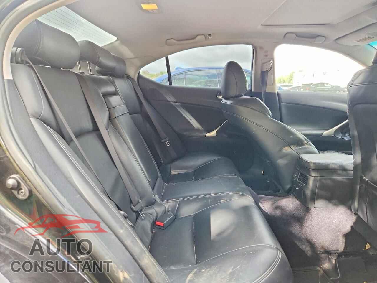 LEXUS IS 2011 - JTHCF5C26B2035122