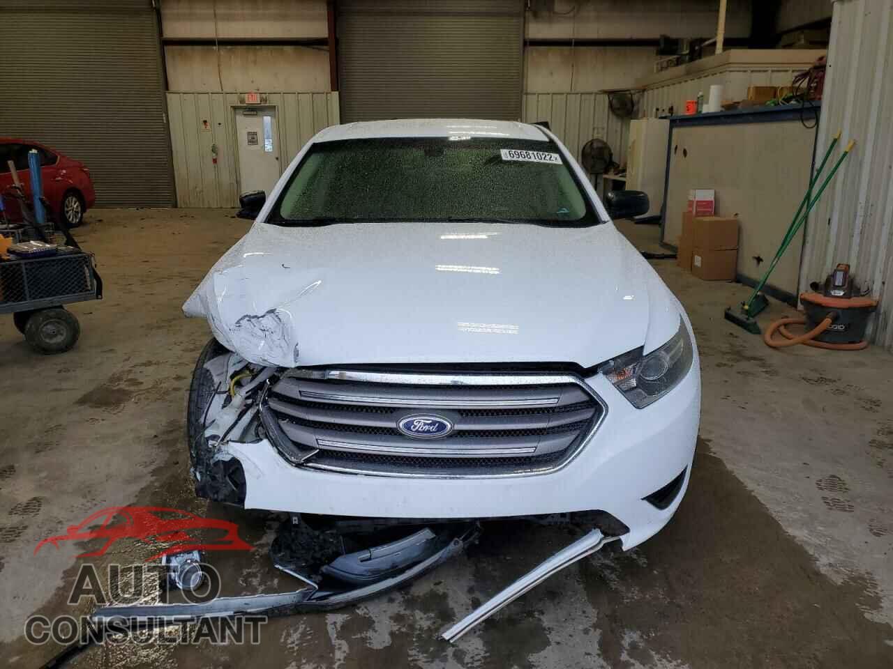 FORD TAURUS 2015 - 1FAHP2D82FG208459