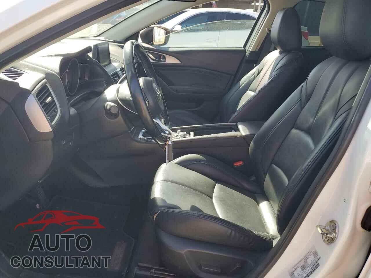 MAZDA 3 2018 - 3MZBN1V31JM253097