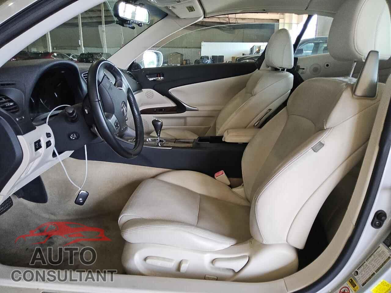 LEXUS IS 2011 - JTHFF2C26B2519092