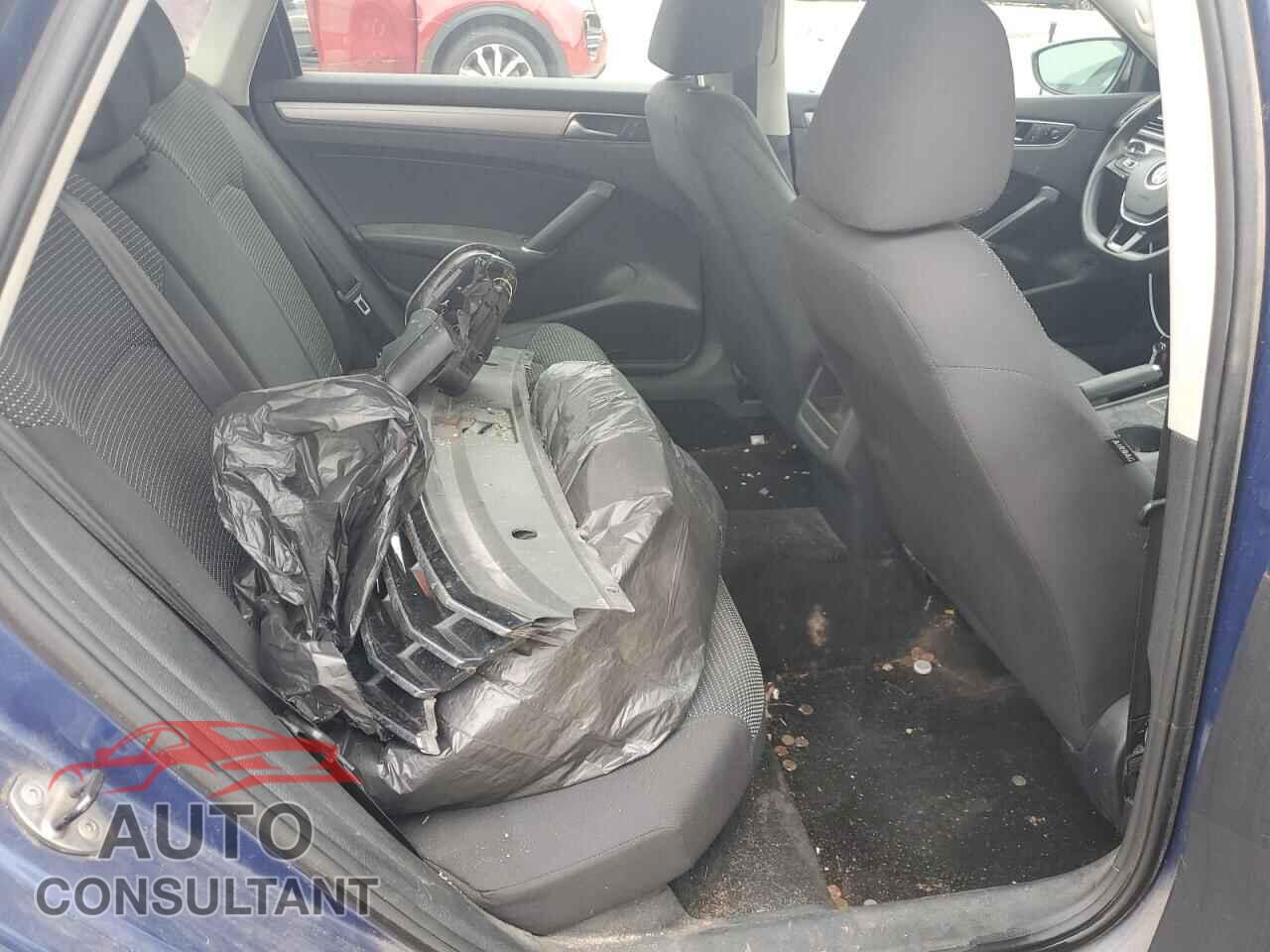 VOLKSWAGEN PASSAT 2017 - 1VWAT7A32HC057532