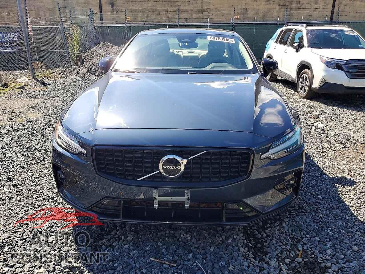 VOLVO S60 2023 - 7JRL12FW6PG227200