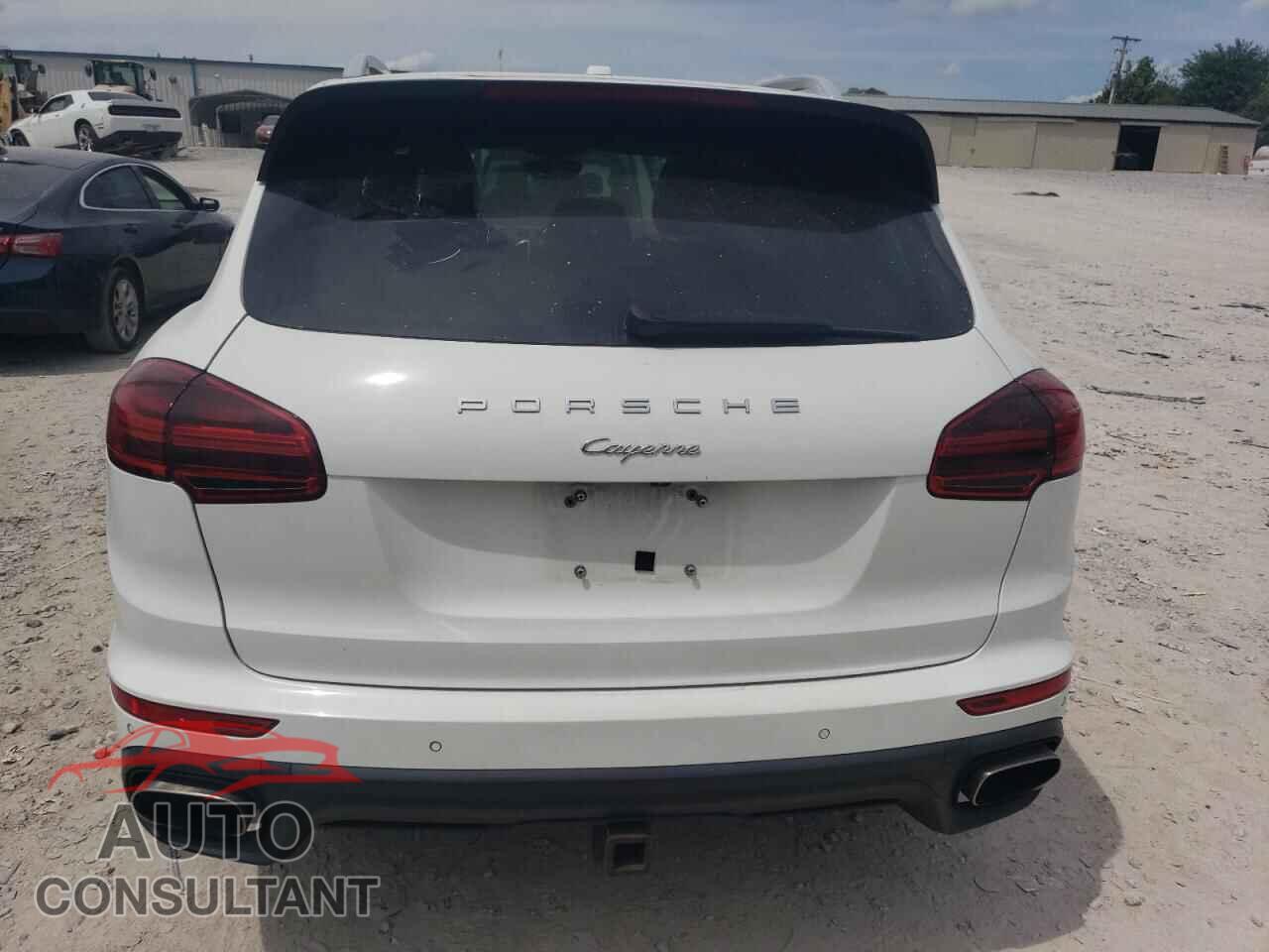 PORSCHE CAYENNE 2016 - WP1AA2A29GKA11590