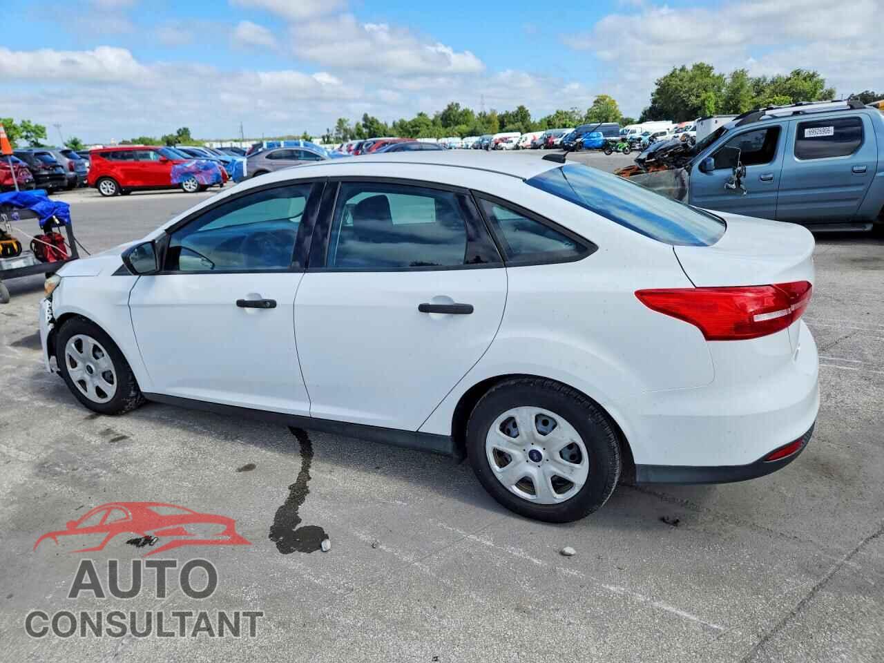 FORD FOCUS 2015 - 1FADP3E23FL322072