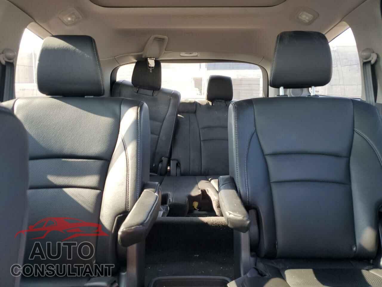HONDA PILOT 2016 - 5FNYF6H01GB127523