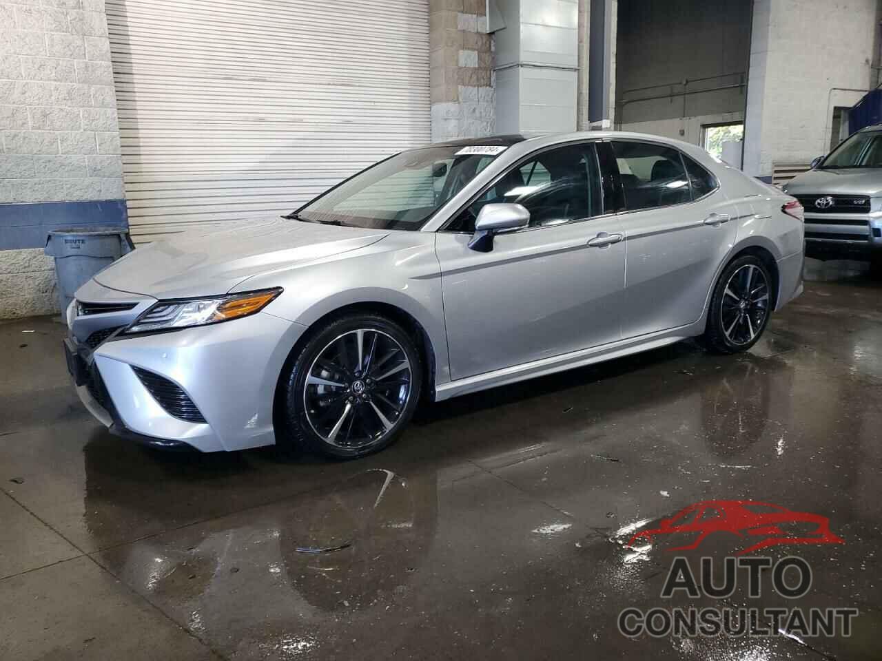 TOYOTA CAMRY 2018 - 4T1B61HK9JU010602