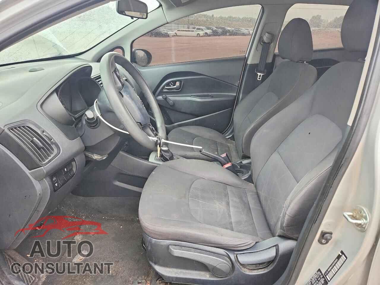 KIA RIO 2014 - KNADM4A34E6399101
