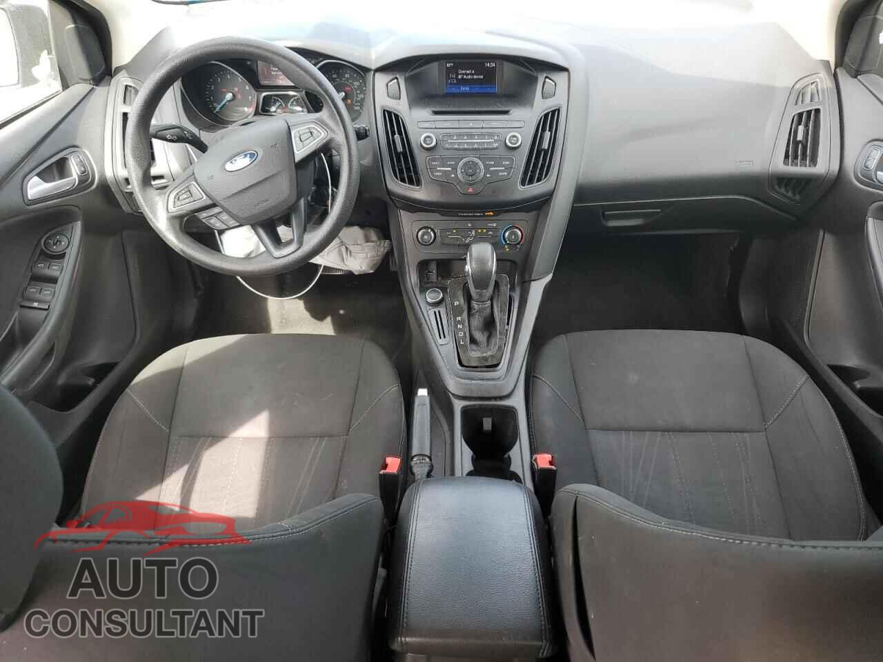 FORD FOCUS 2017 - 1FADP3K24HL217550
