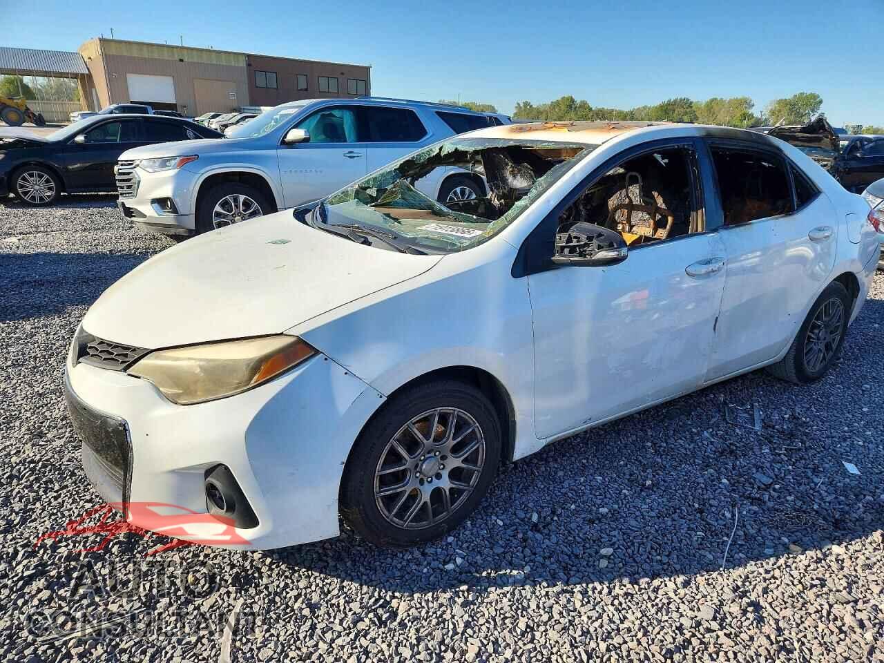 TOYOTA COROLLA 2015 - 5YFBURHE7FP240131
