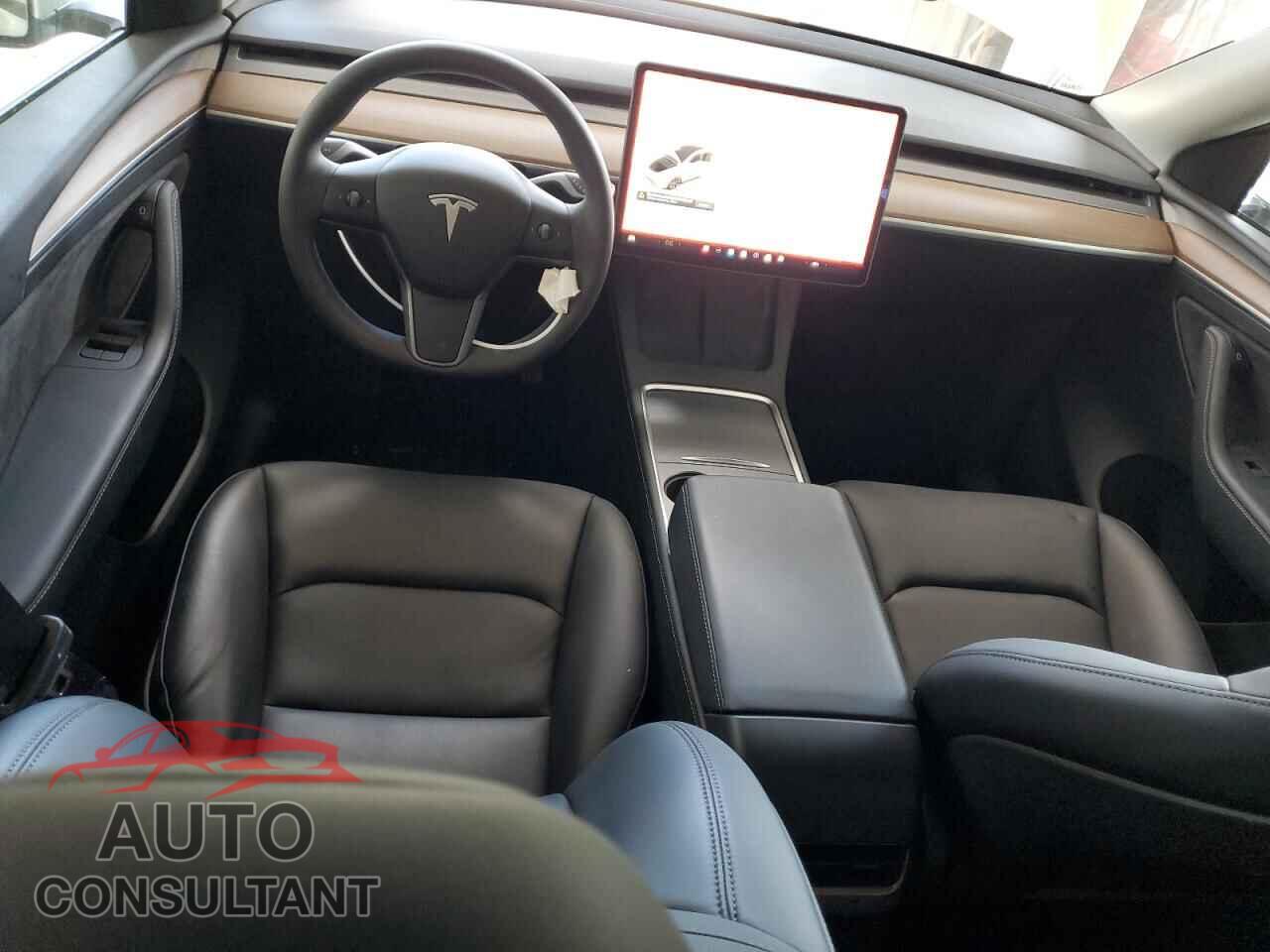 TESLA MODEL Y 2024 - 7SAYGDEE5RF185657