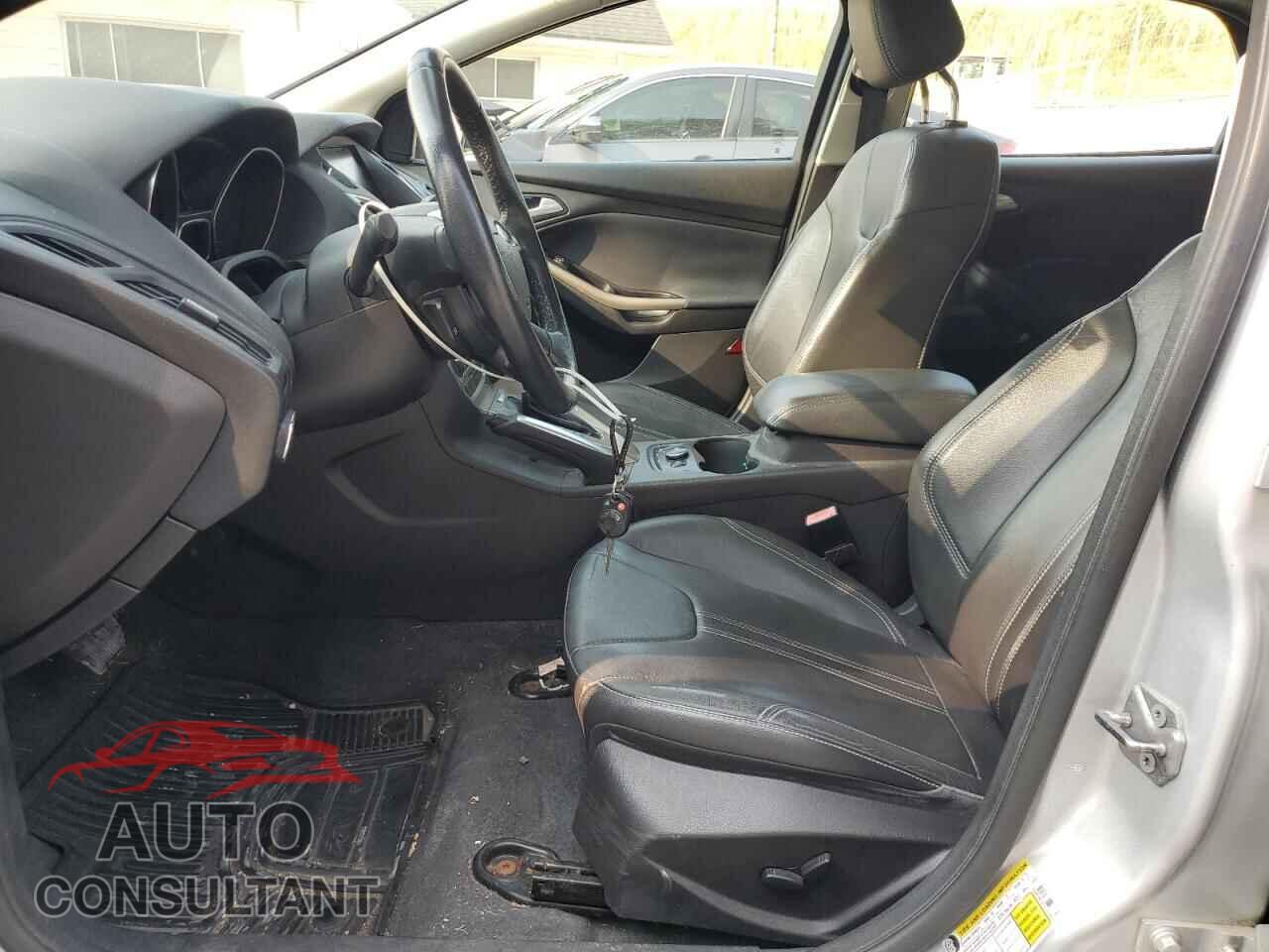 FORD FOCUS 2012 - 1FAHP3M22CL233365