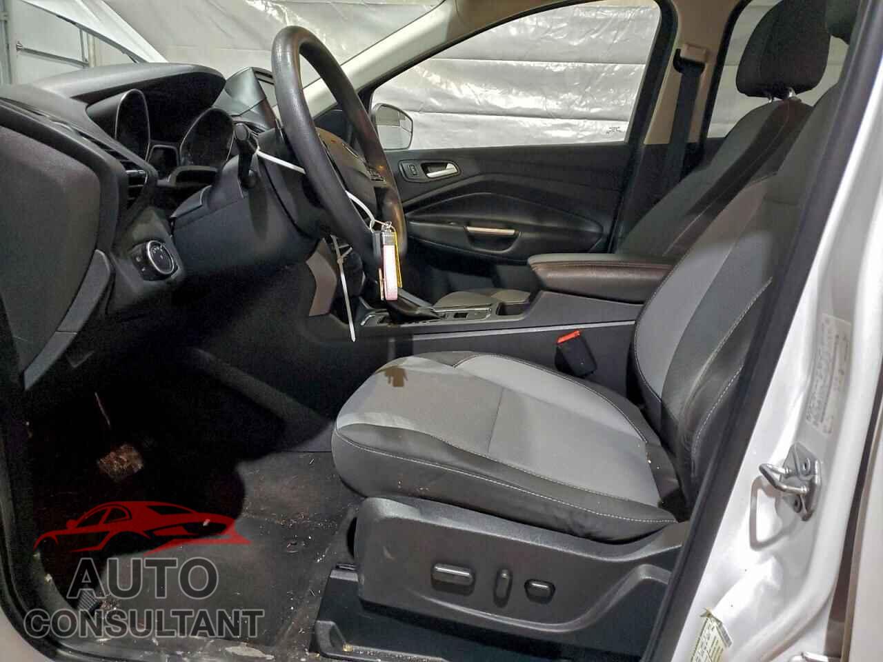 FORD ESCAPE 2017 - 1FMCU9GD4HUD43263