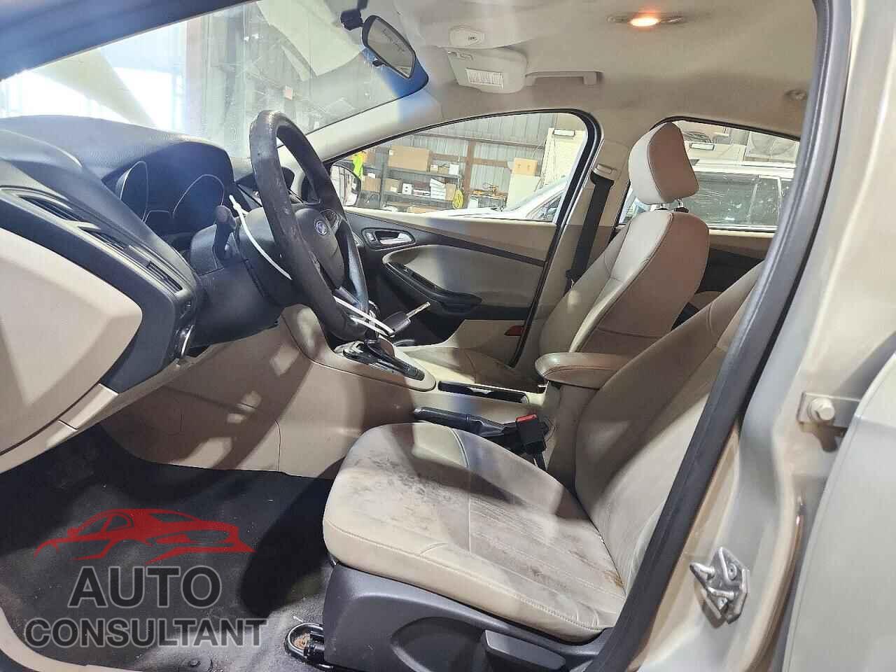 FORD FOCUS 2015 - 1FADP3F29FL231242