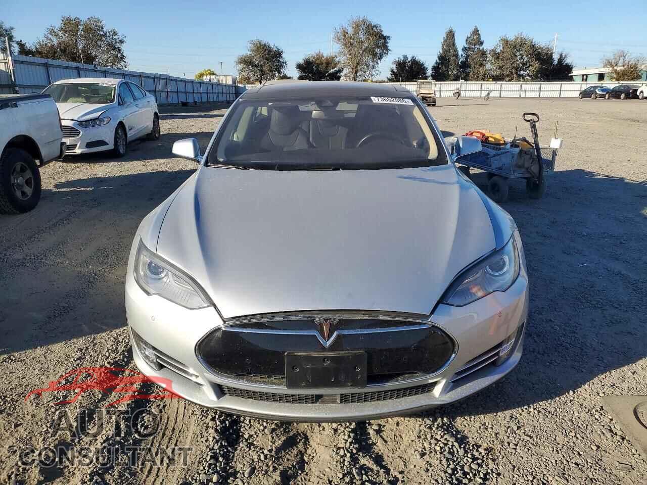 TESLA MODEL S 2015 - 5YJSA1H20FFP70467