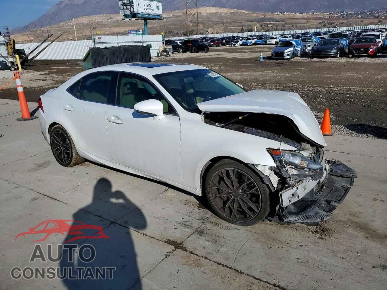 LEXUS IS 2014 - JTHBE1D27E5000730