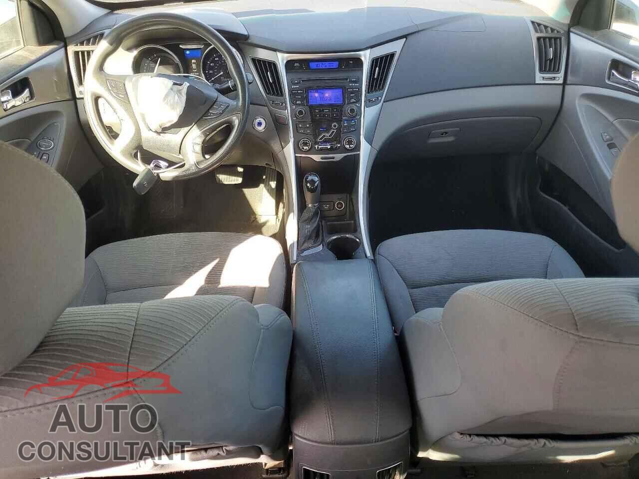 HYUNDAI SONATA 2012 - KMHEC4A43CA033008