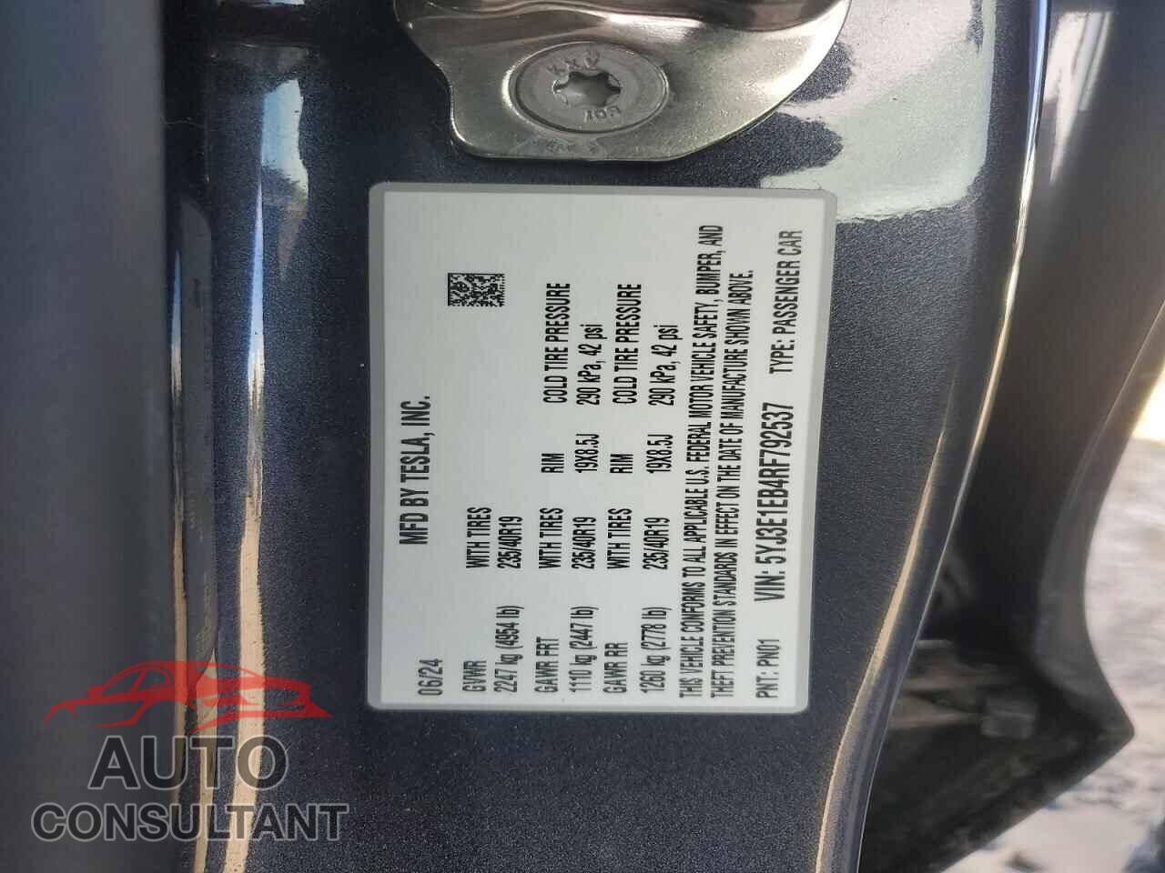 TESLA MODEL 3 2024 - 5YJ3E1EB4RF792537
