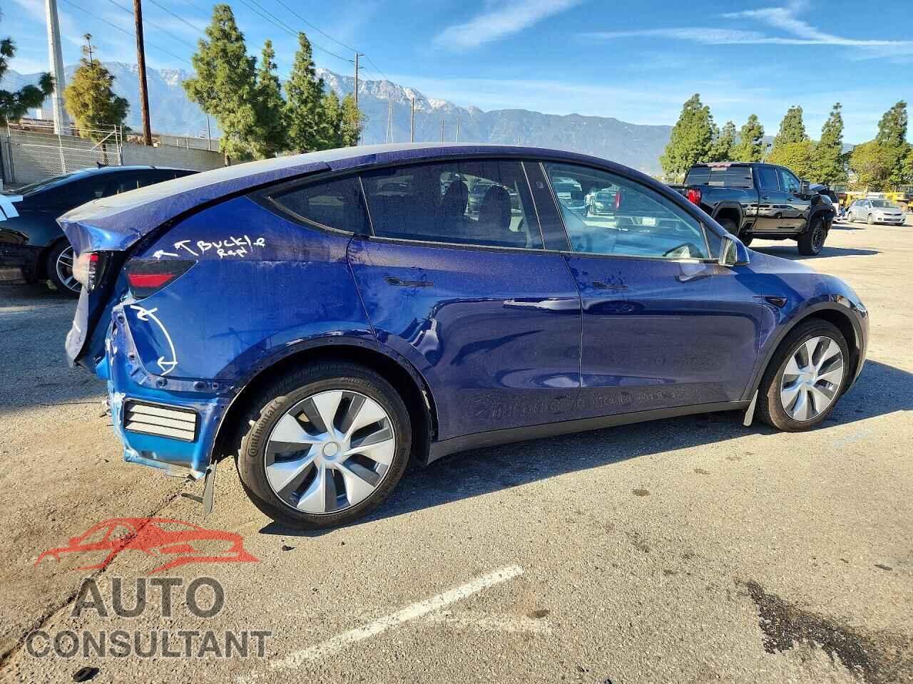TESLA MODEL Y 2024 - 7SAYGDEE0RF054524