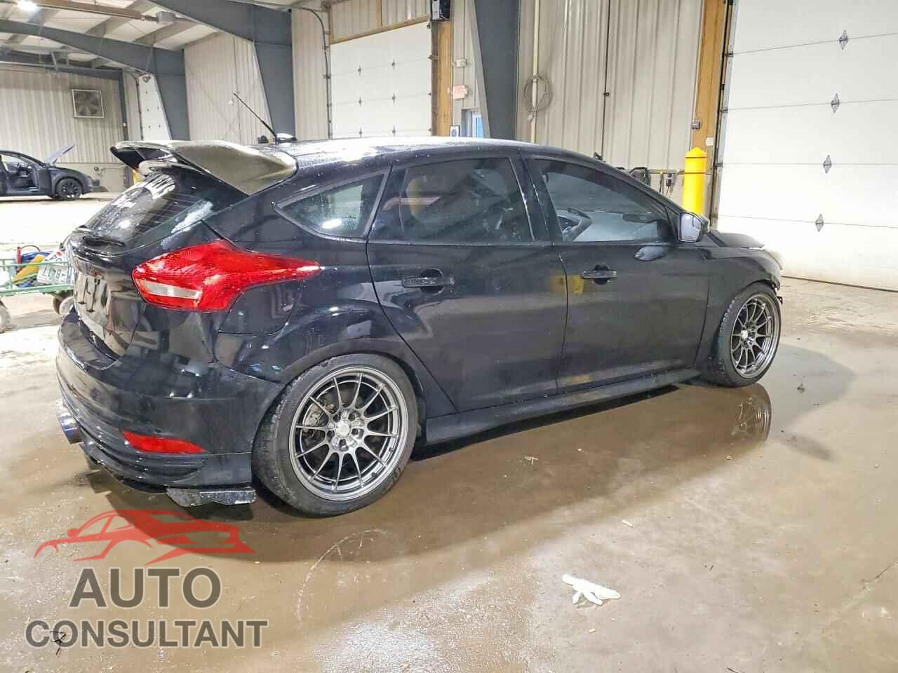 FORD FOCUS 2017 - 1FADP3L92HL338198
