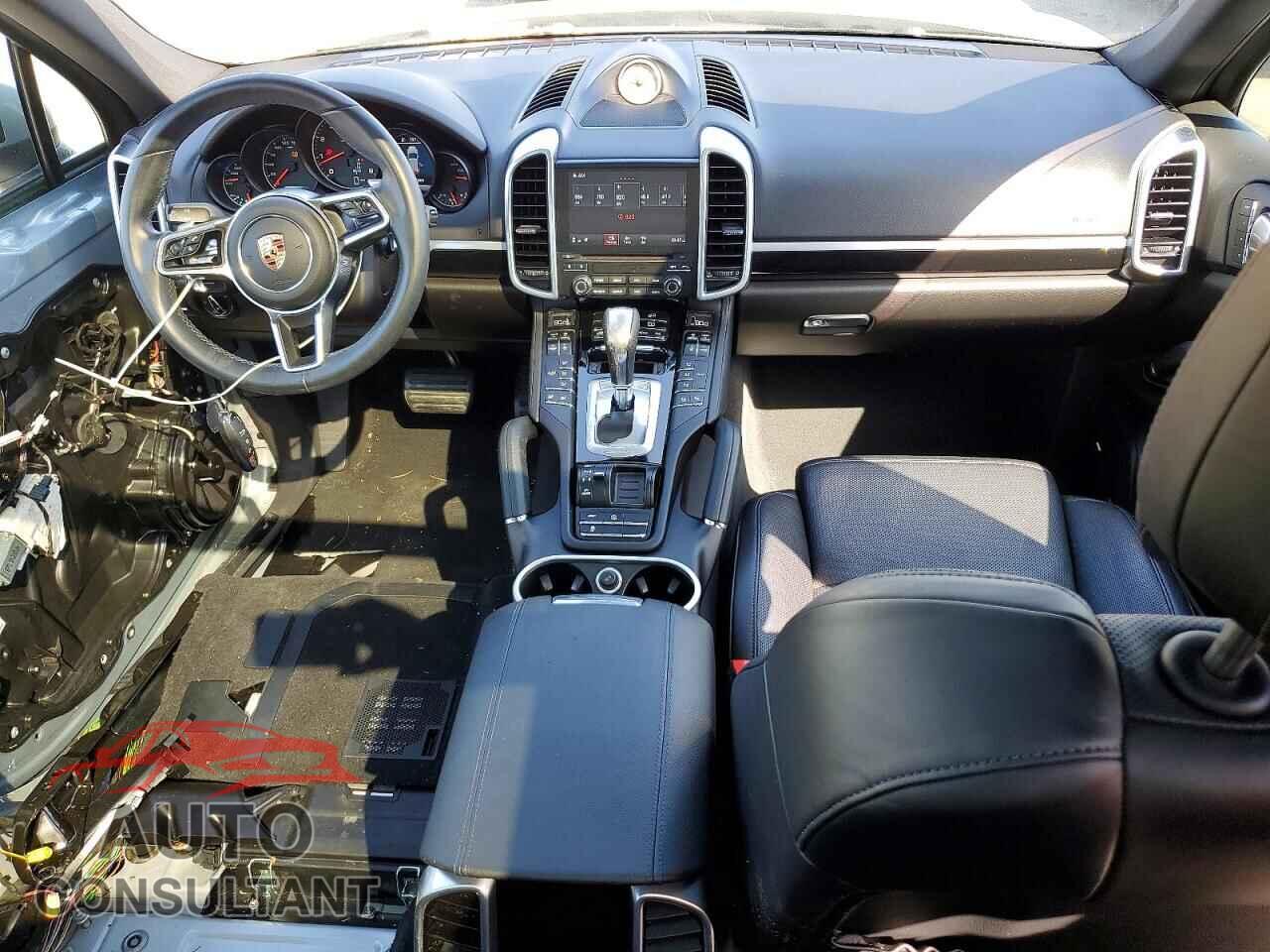 PORSCHE CAYENNE 2017 - WP1AA2A23HKA86349
