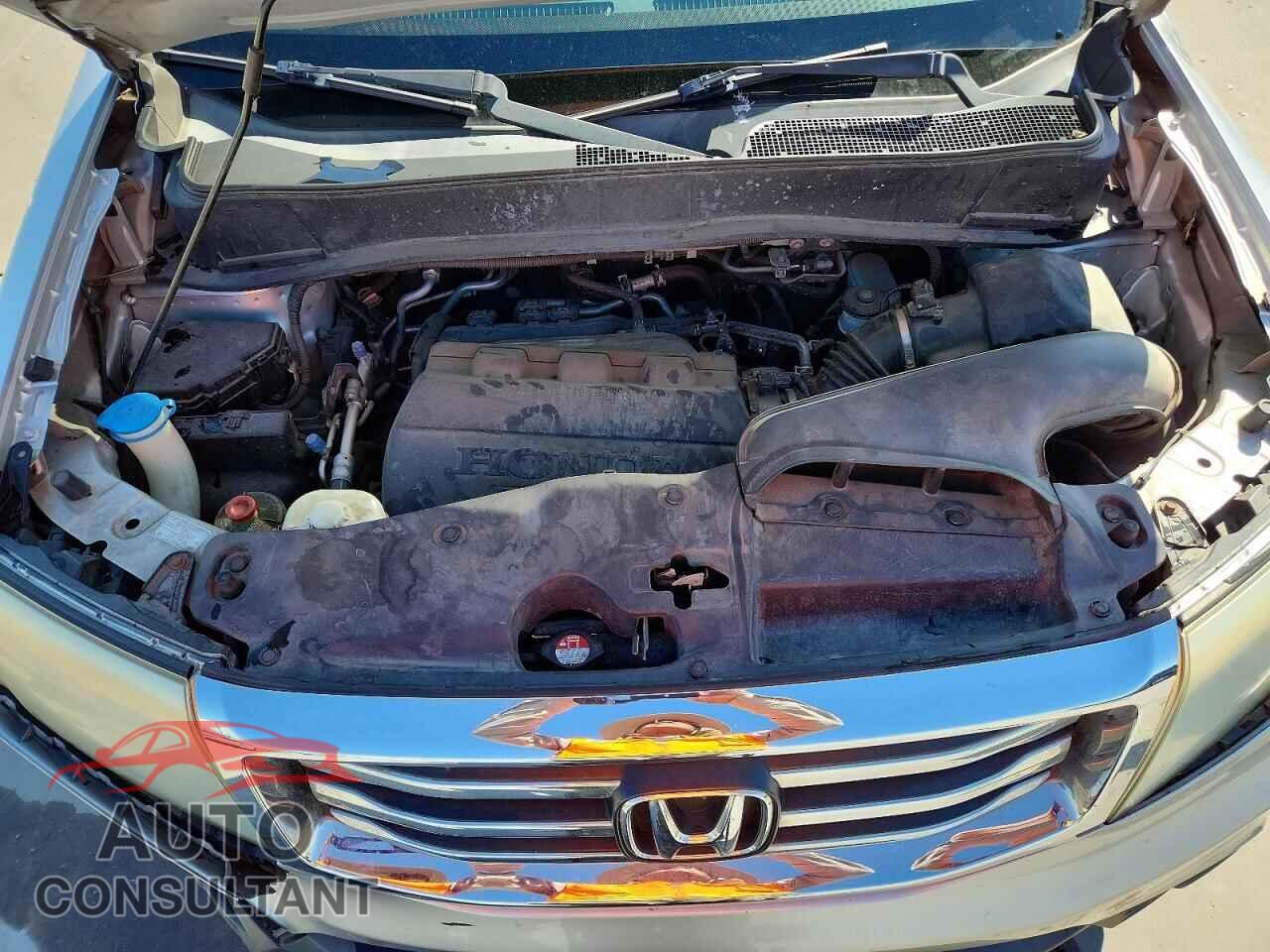 HONDA PILOT 2013 - 5FNYF4H21DB001034