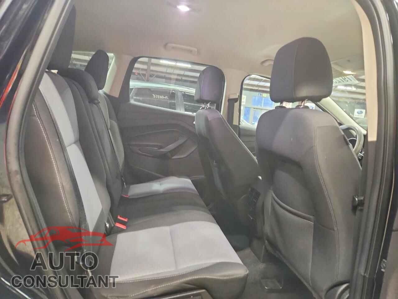 FORD ESCAPE 2017 - 1FMCU9GD8HUD20827