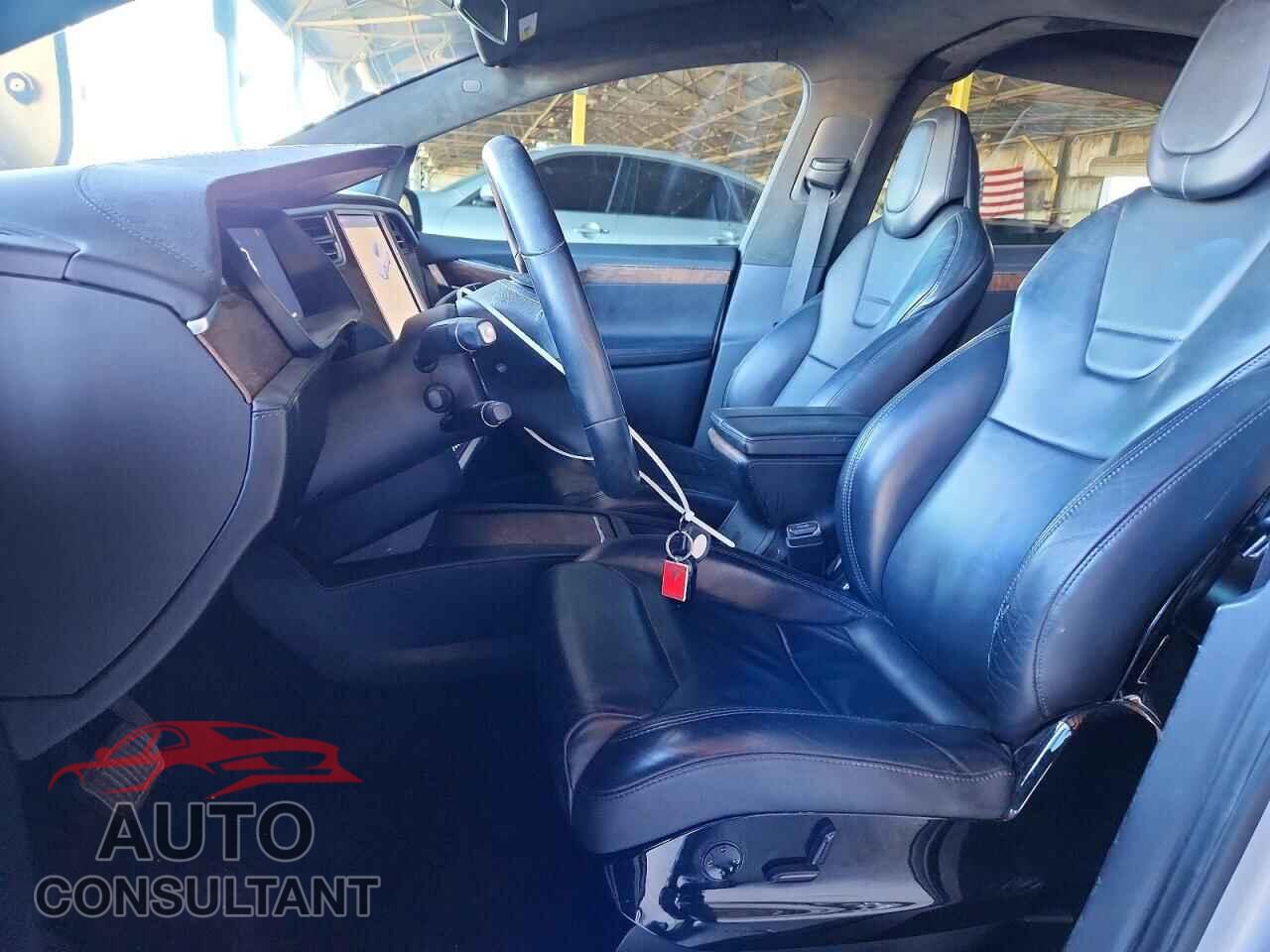 TESLA MODEL X 2017 - 5YJXCBE21HF035655