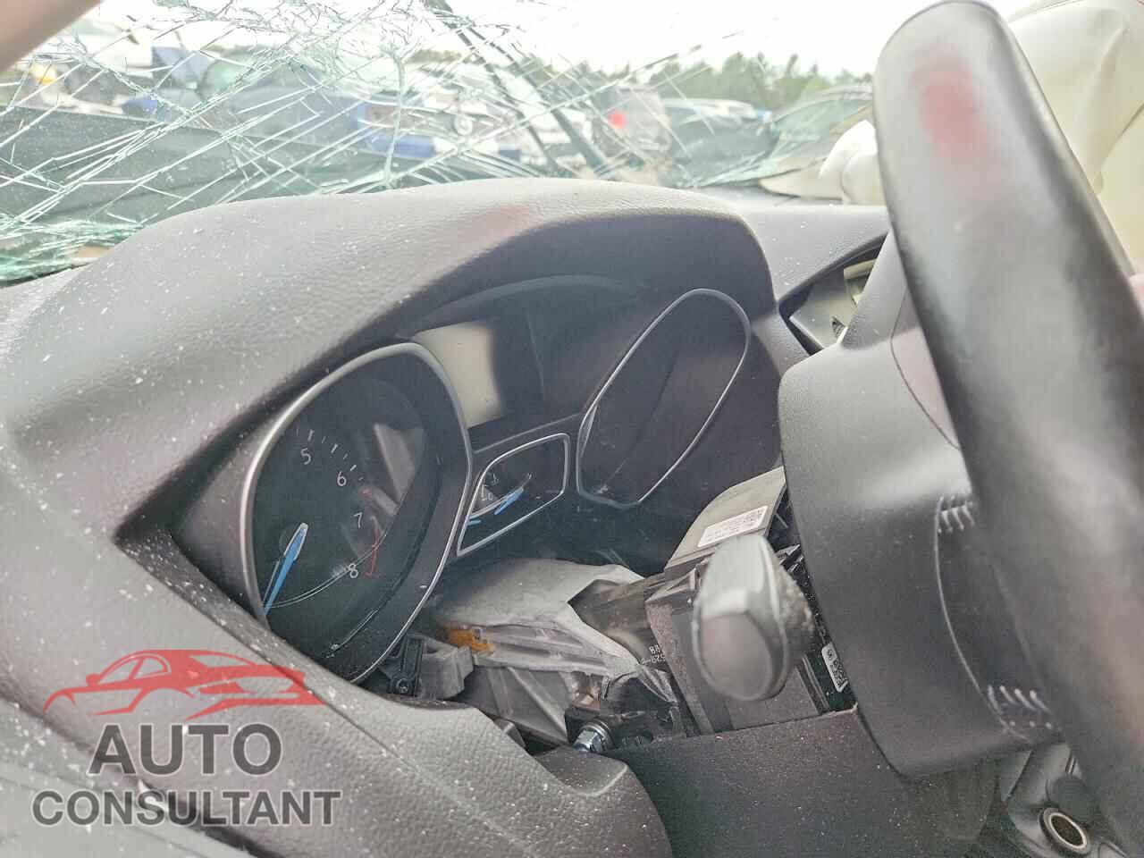 FORD FOCUS 2017 - 1FADP3K22HL302564