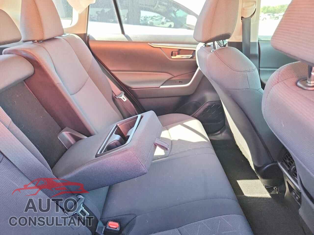 TOYOTA RAV4 2019 - JTMP1RFV3KD024484