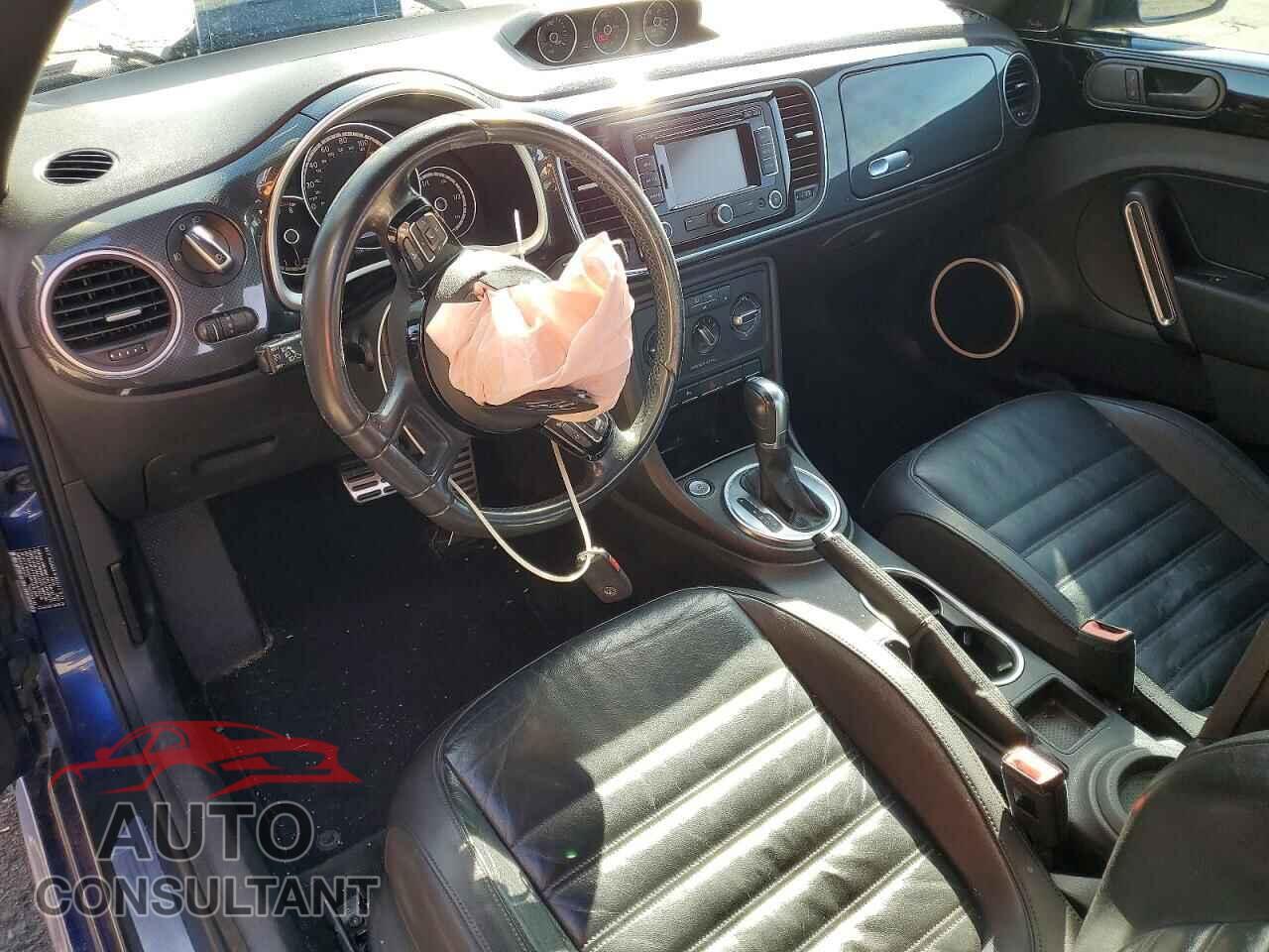 VOLKSWAGEN BEETLE 2013 - 3VWVA7AT1DM618593